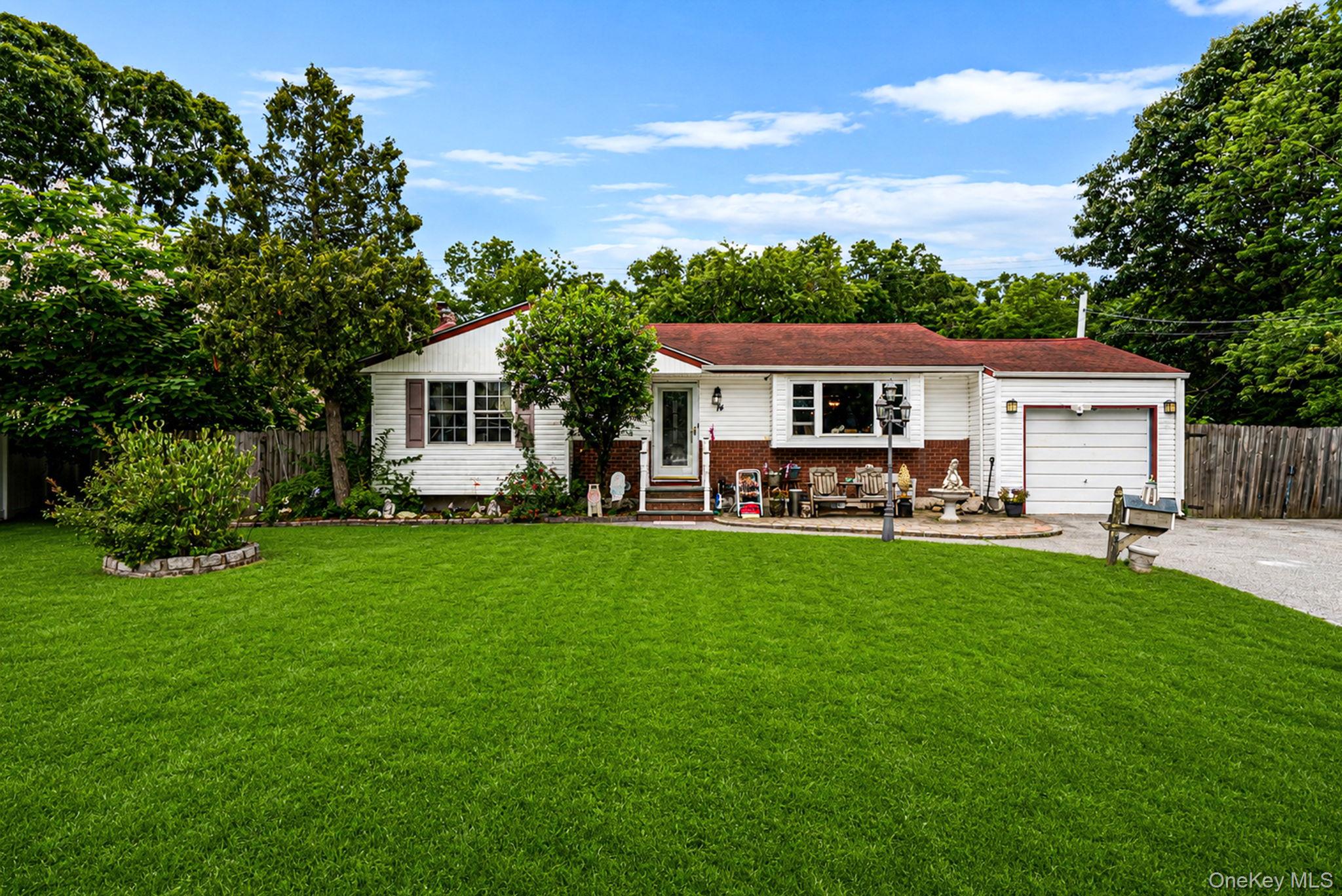 14 Urn Court Property Photo 1
