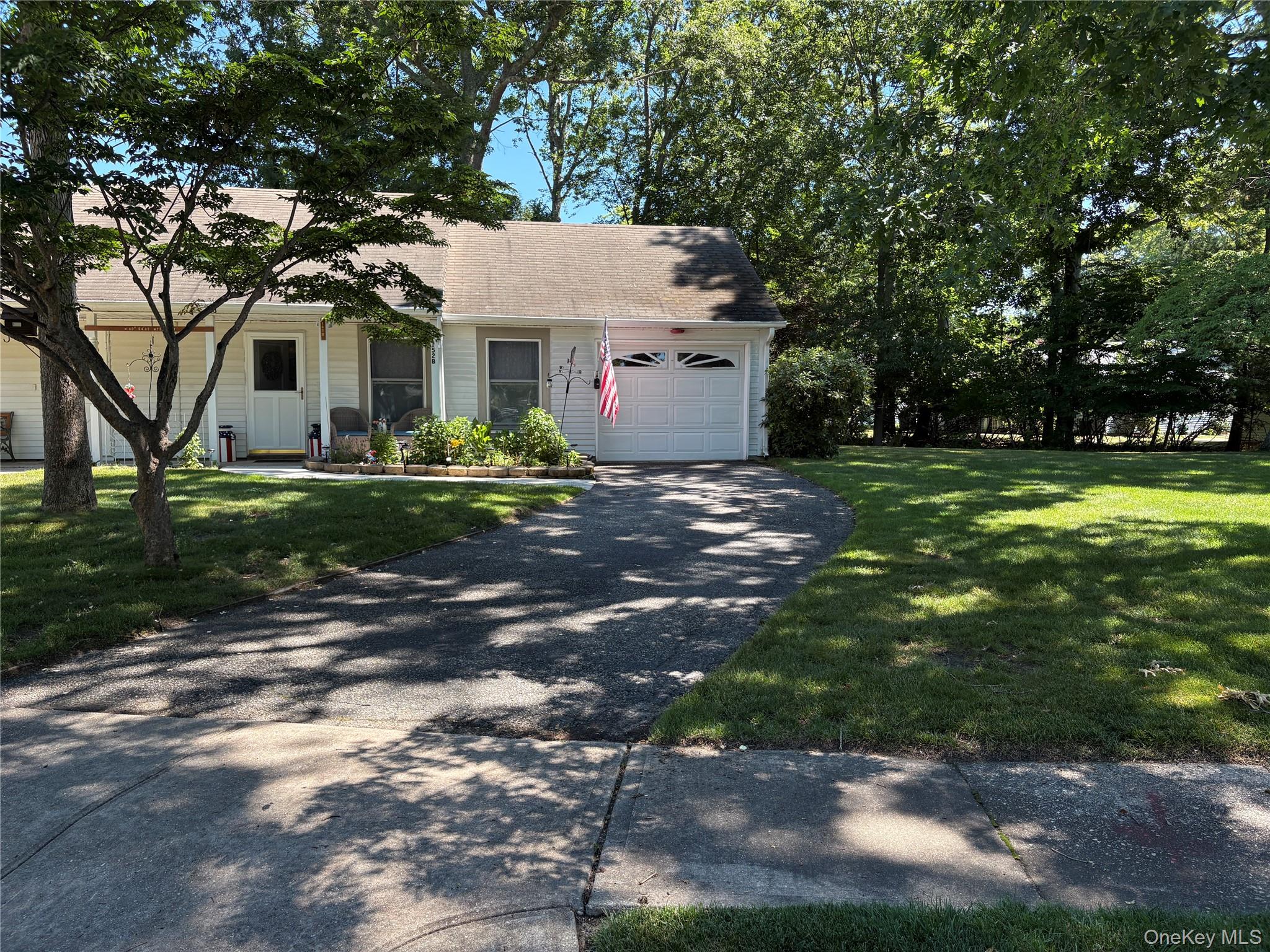 152b Laurance Lane Property Photo 1