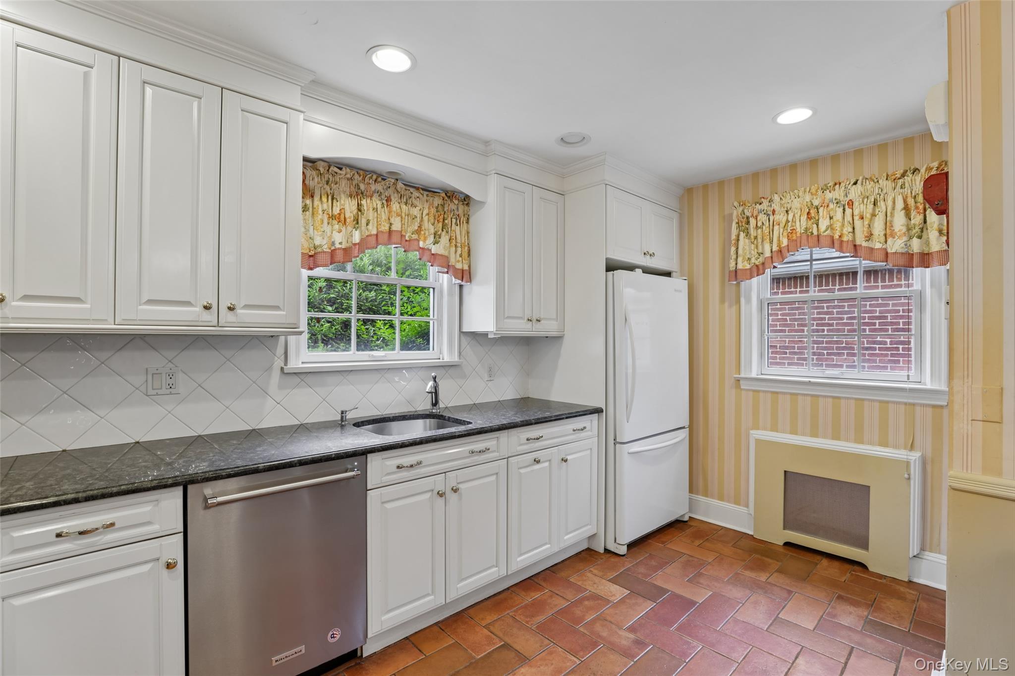 105 Stewart Avenue Property Photo 9