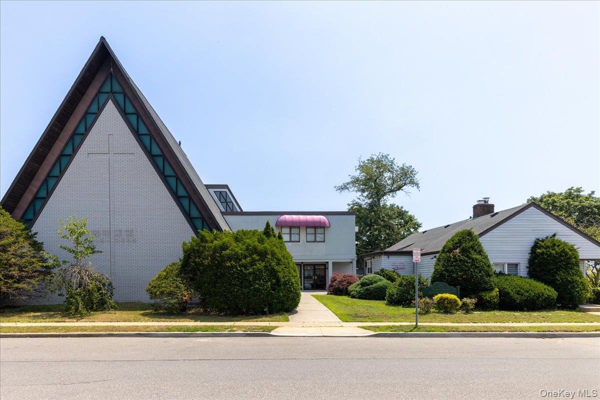 215 N Hillside Avenue Property Photo 6