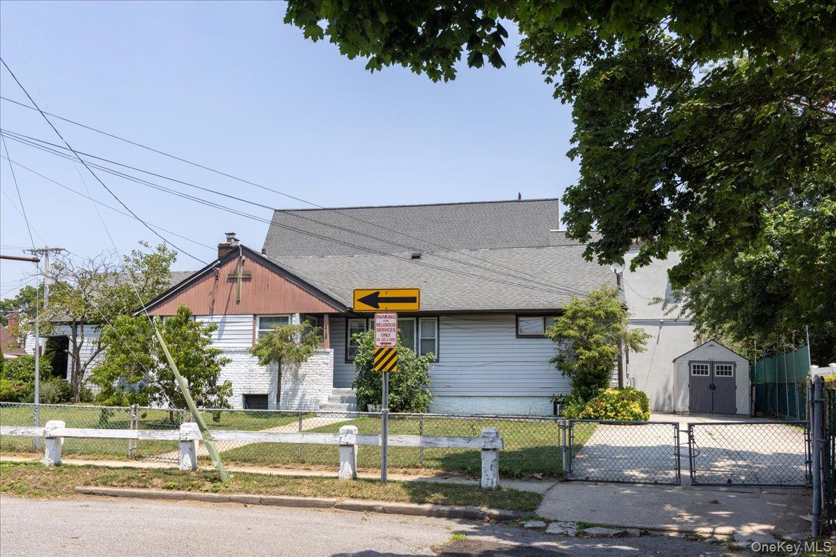 215 N Hillside Avenue Property Photo 12