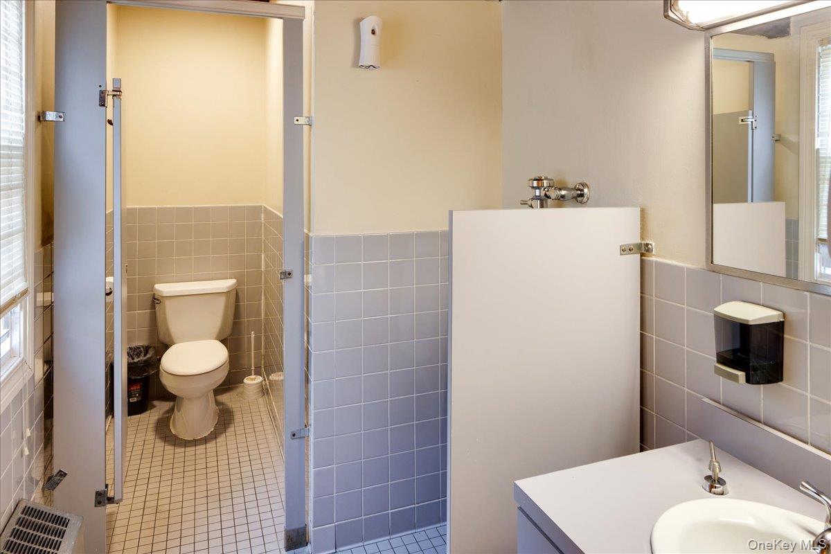 215 N Hillside Avenue Property Photo 28