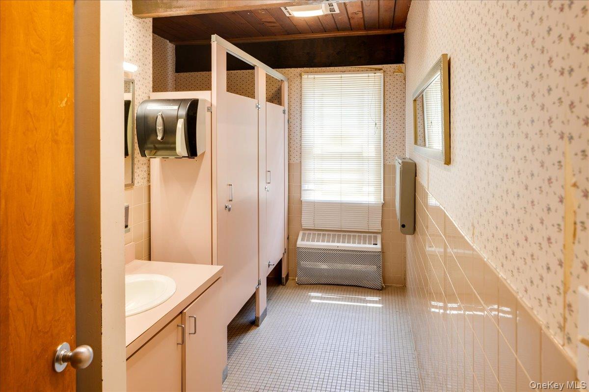 215 N Hillside Avenue Property Photo 29