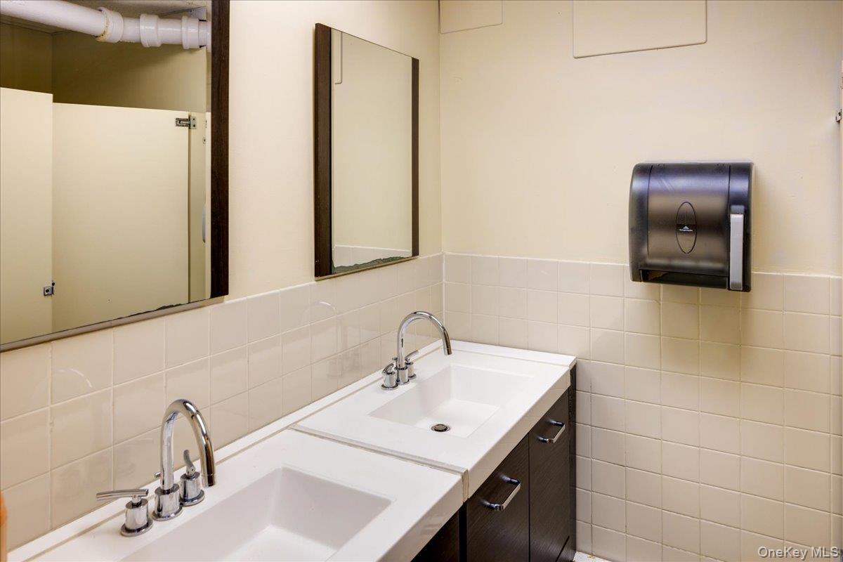 215 N Hillside Avenue Property Photo 32