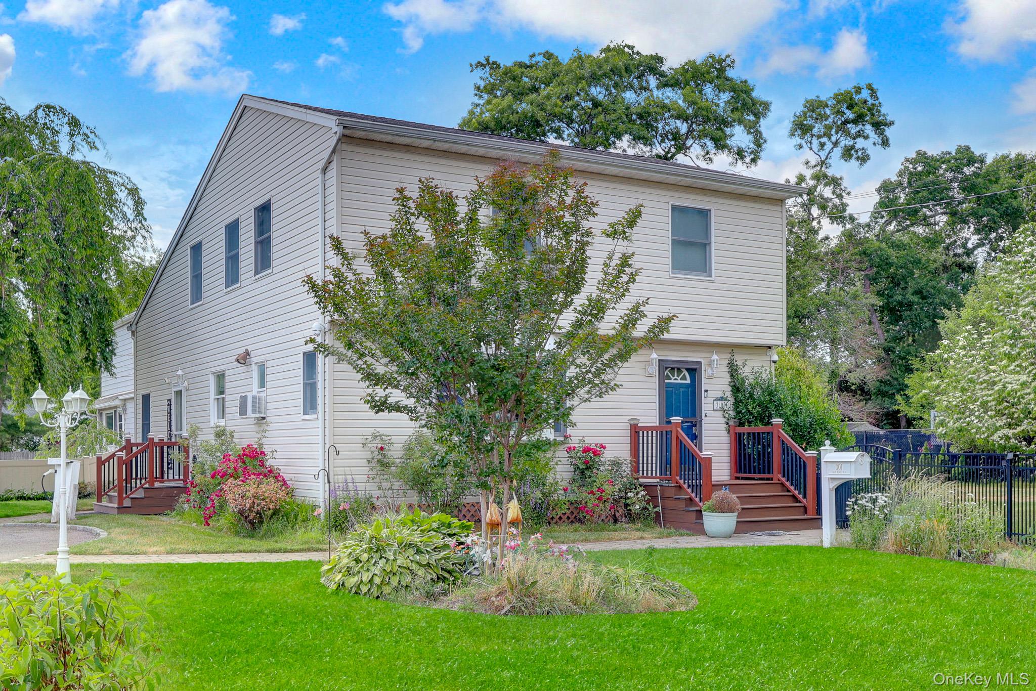 301 Oak Neck Road Property Photo 1