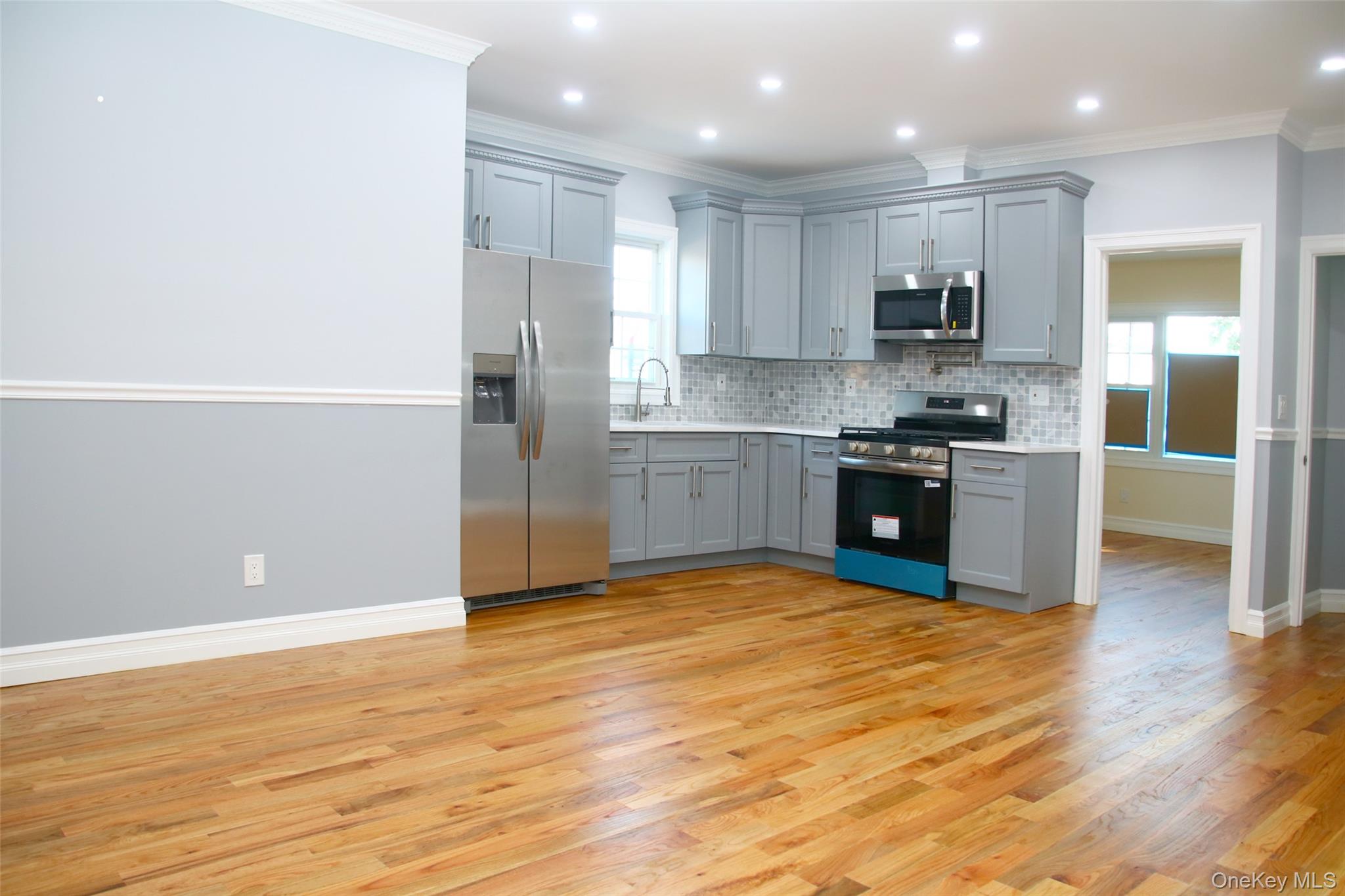 1048 E 98th Street Property Photo 3