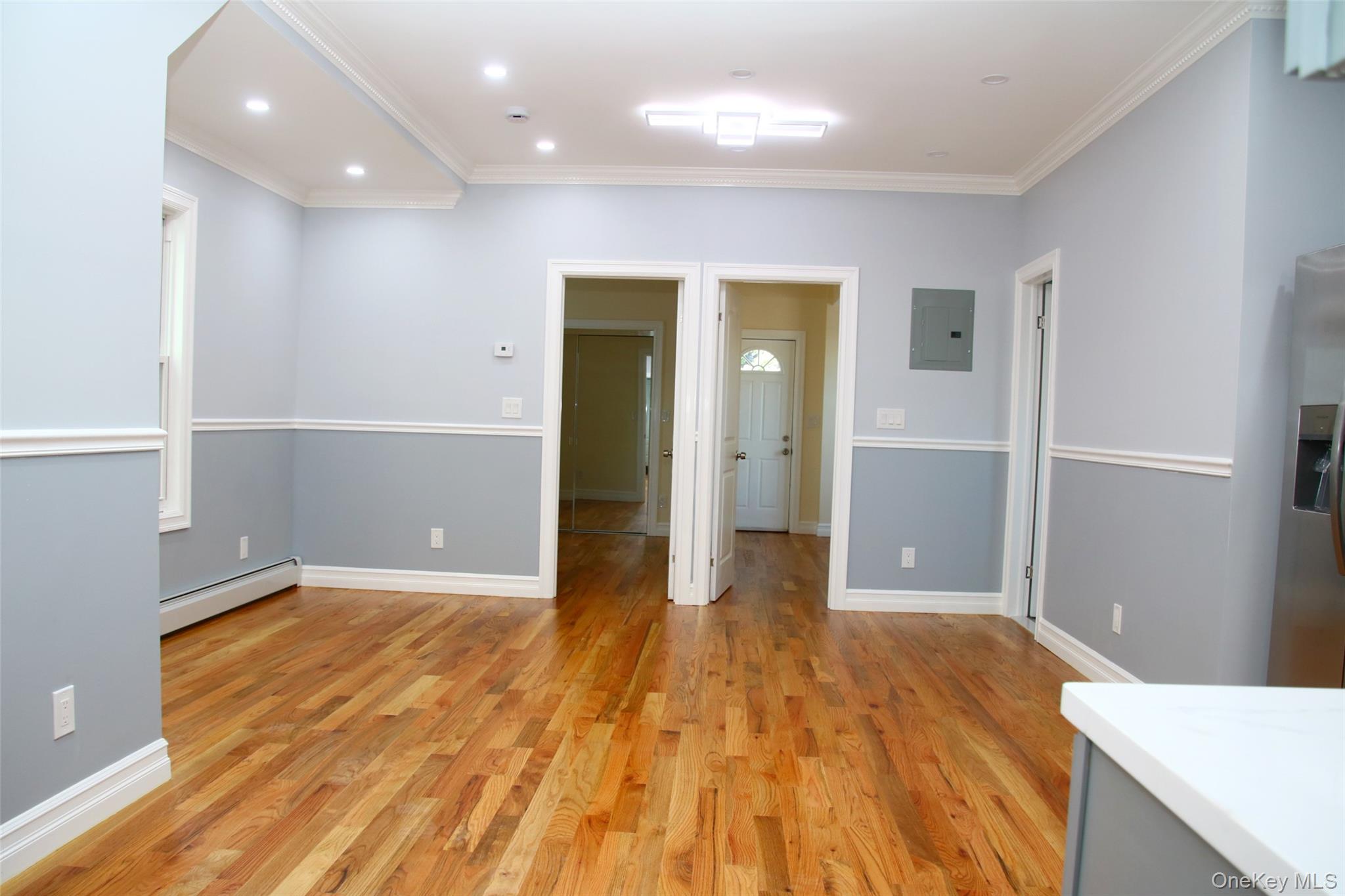 1048 E 98th Street Property Photo 4