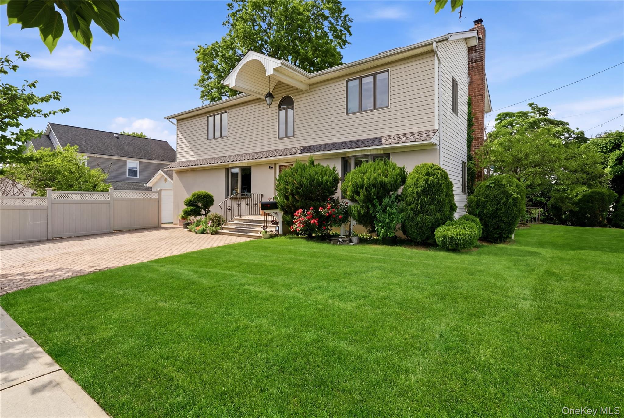 698 Washington Street Property Photo 1