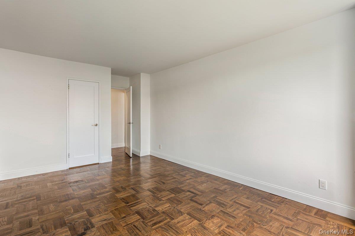 166-25 Powells Cove Boulevard 6m Property Photo 9