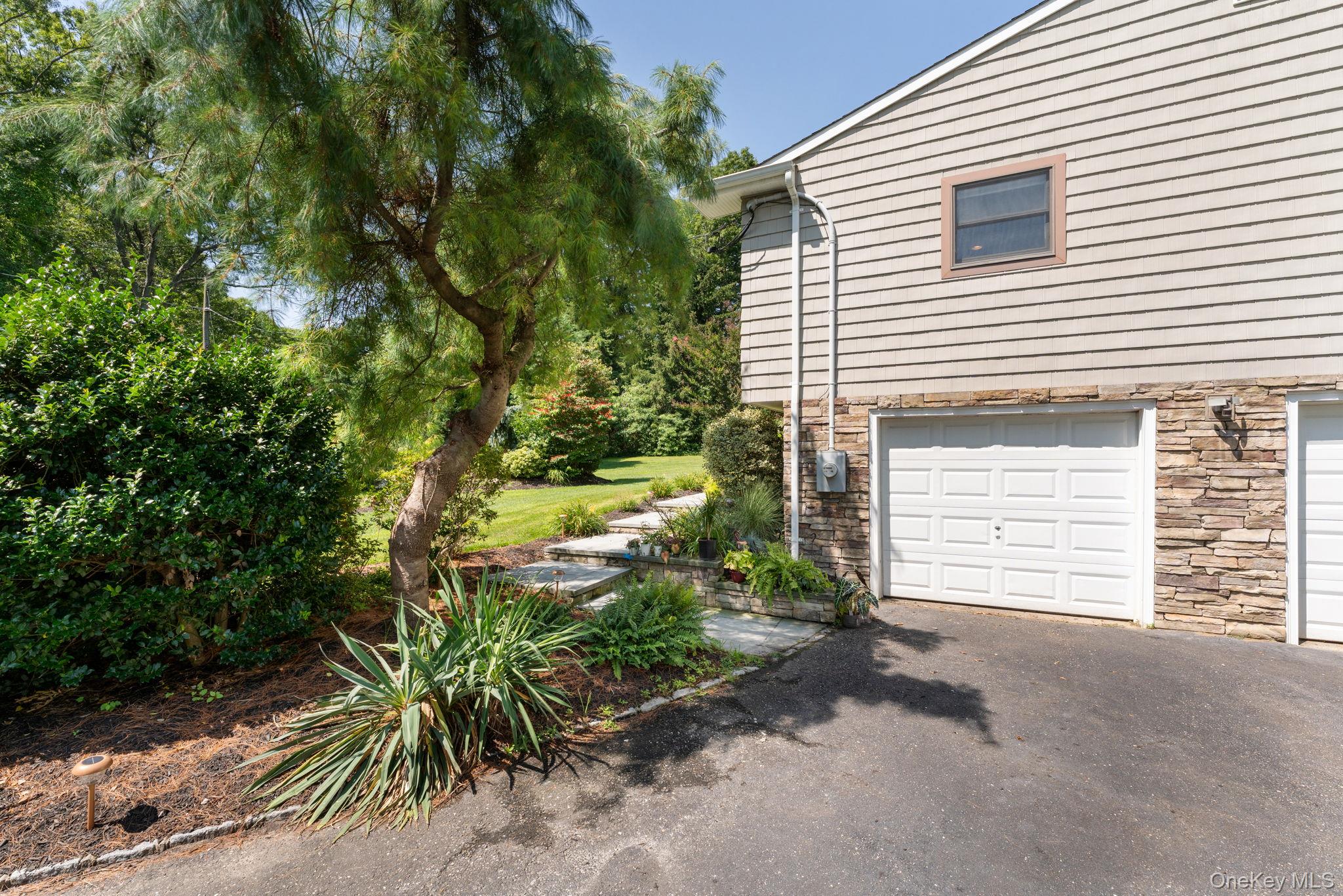 25 Brewster Avenue Property Photo 35