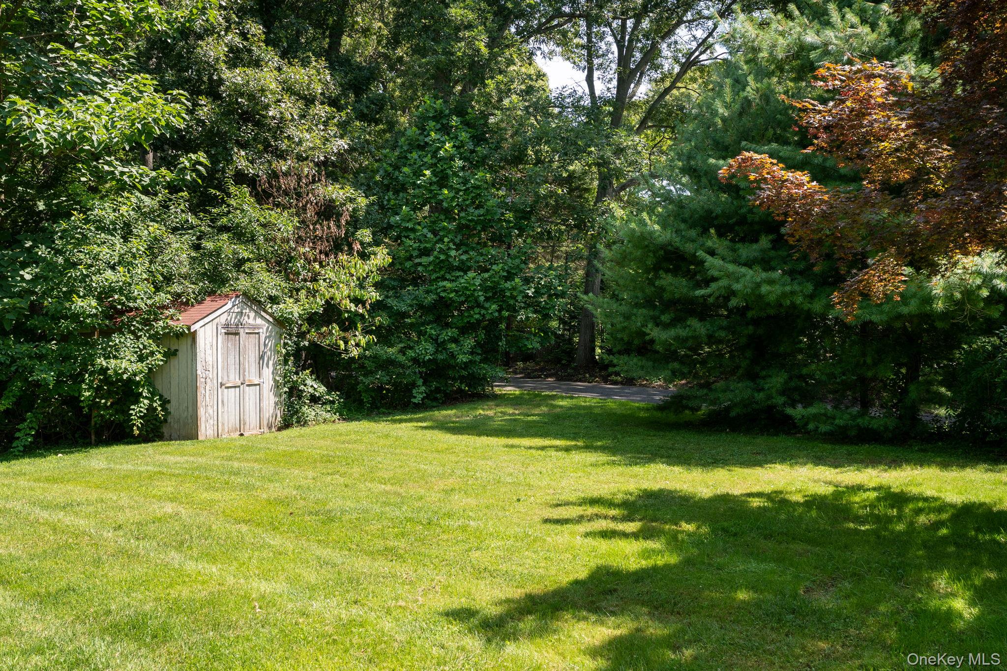 25 Brewster Avenue Property Photo 36