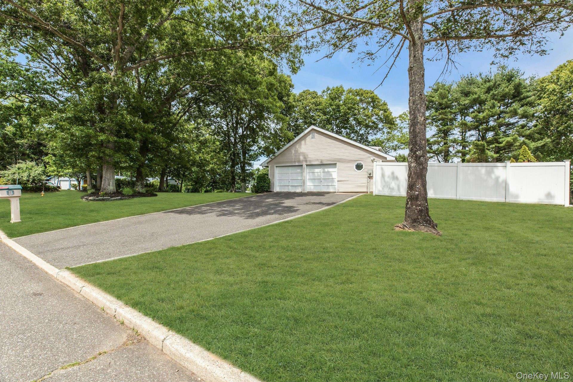 23 Bently Lane Property Photo 4