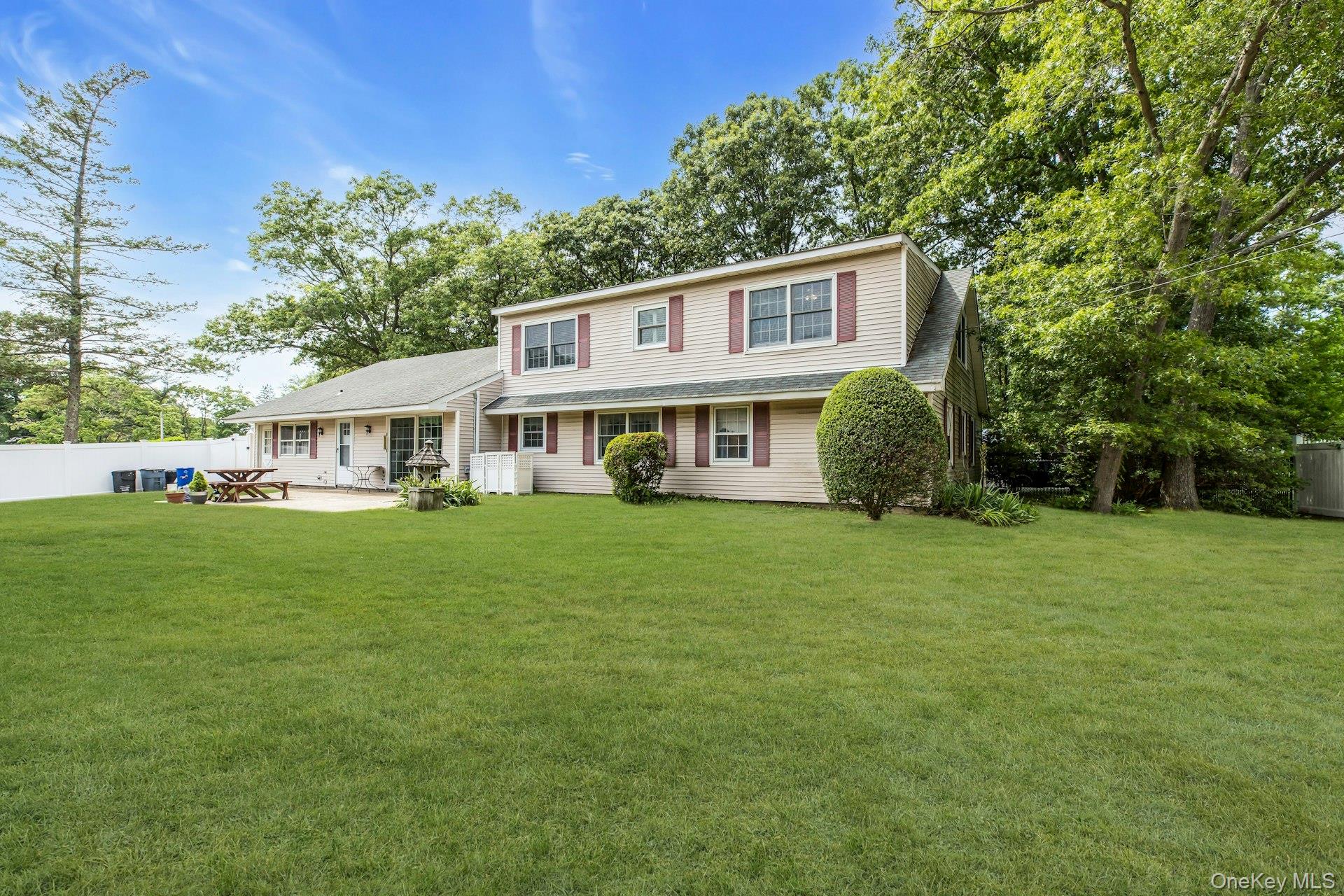 23 Bently Lane Property Photo 25