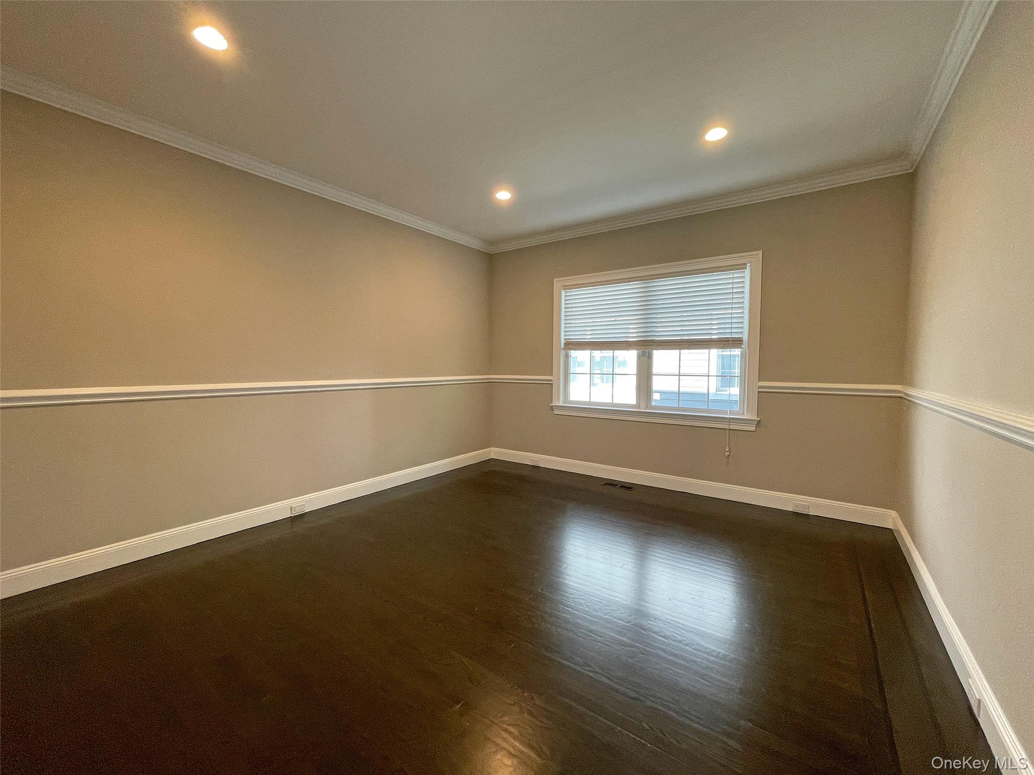1019 Grove Street Property Photo 4