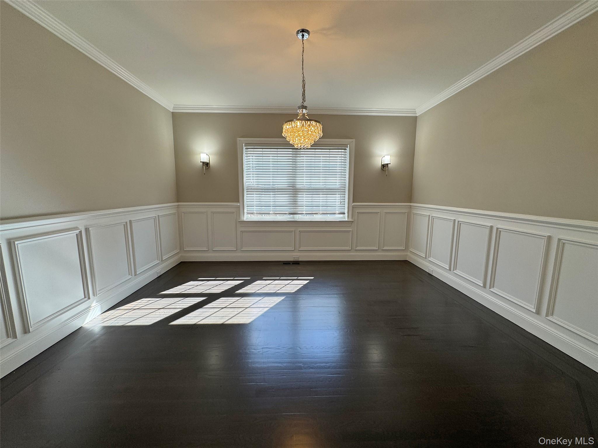 1019 Grove Street Property Photo 6
