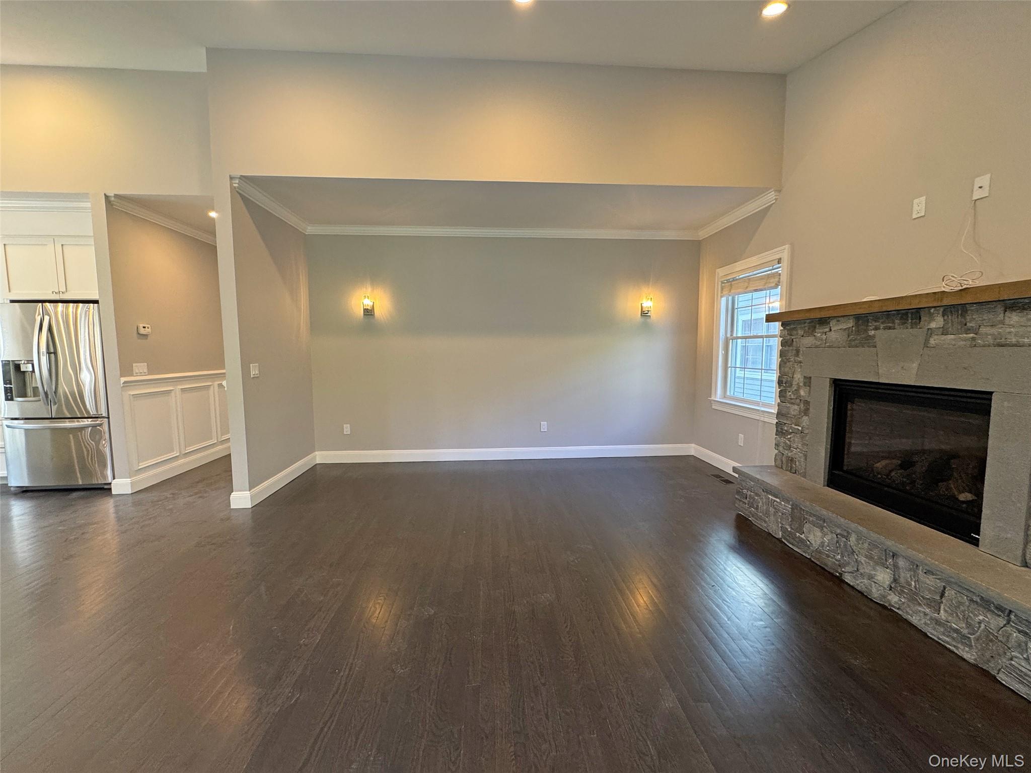 1019 Grove Street Property Photo 7