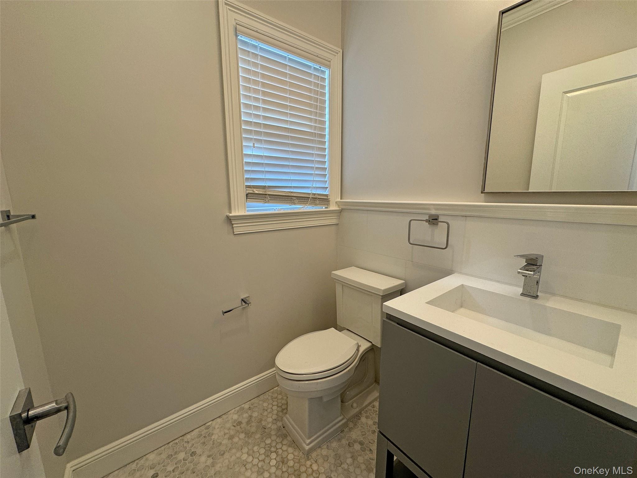 1019 Grove Street Property Photo 12
