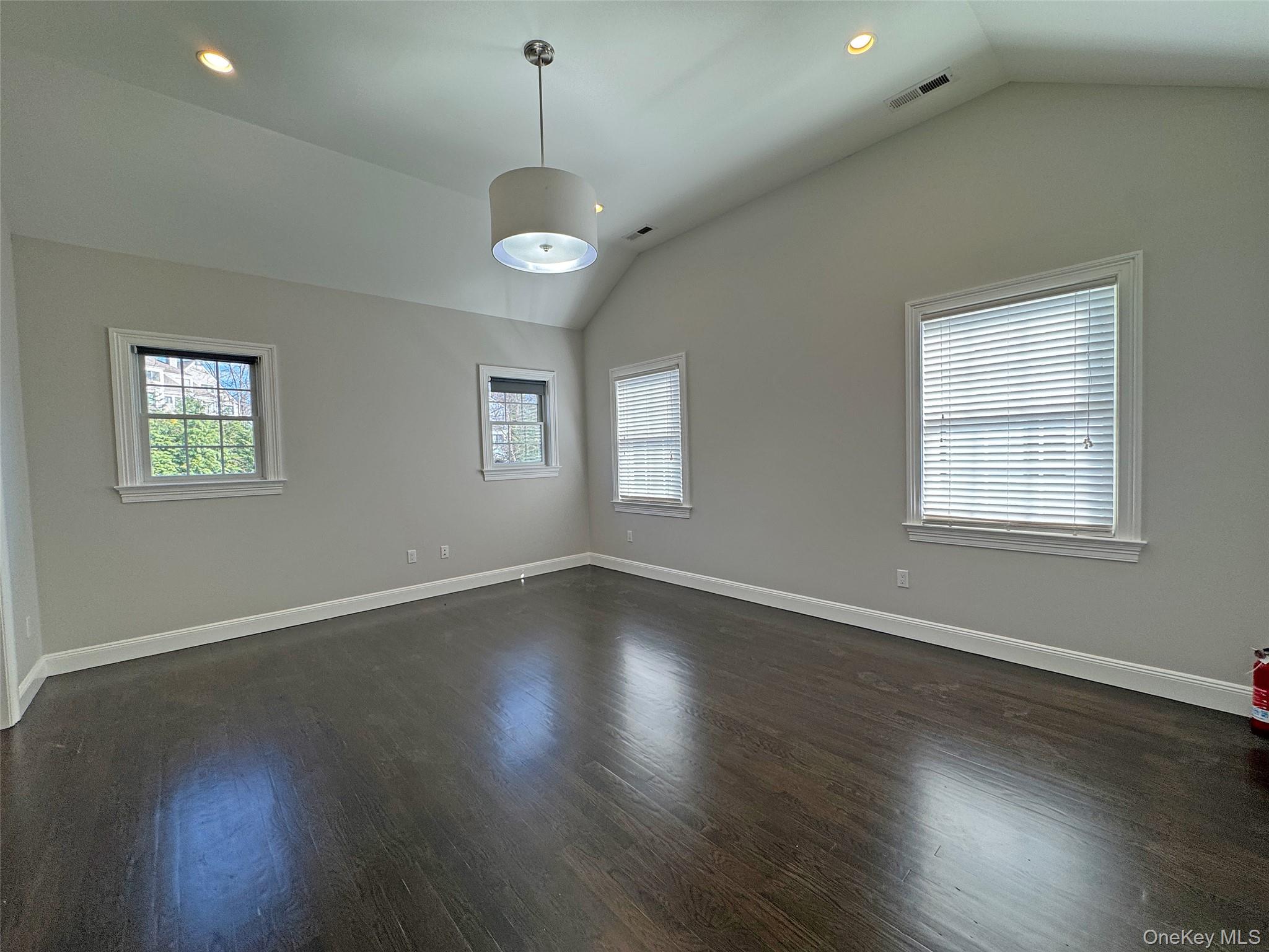 1019 Grove Street Property Photo 13