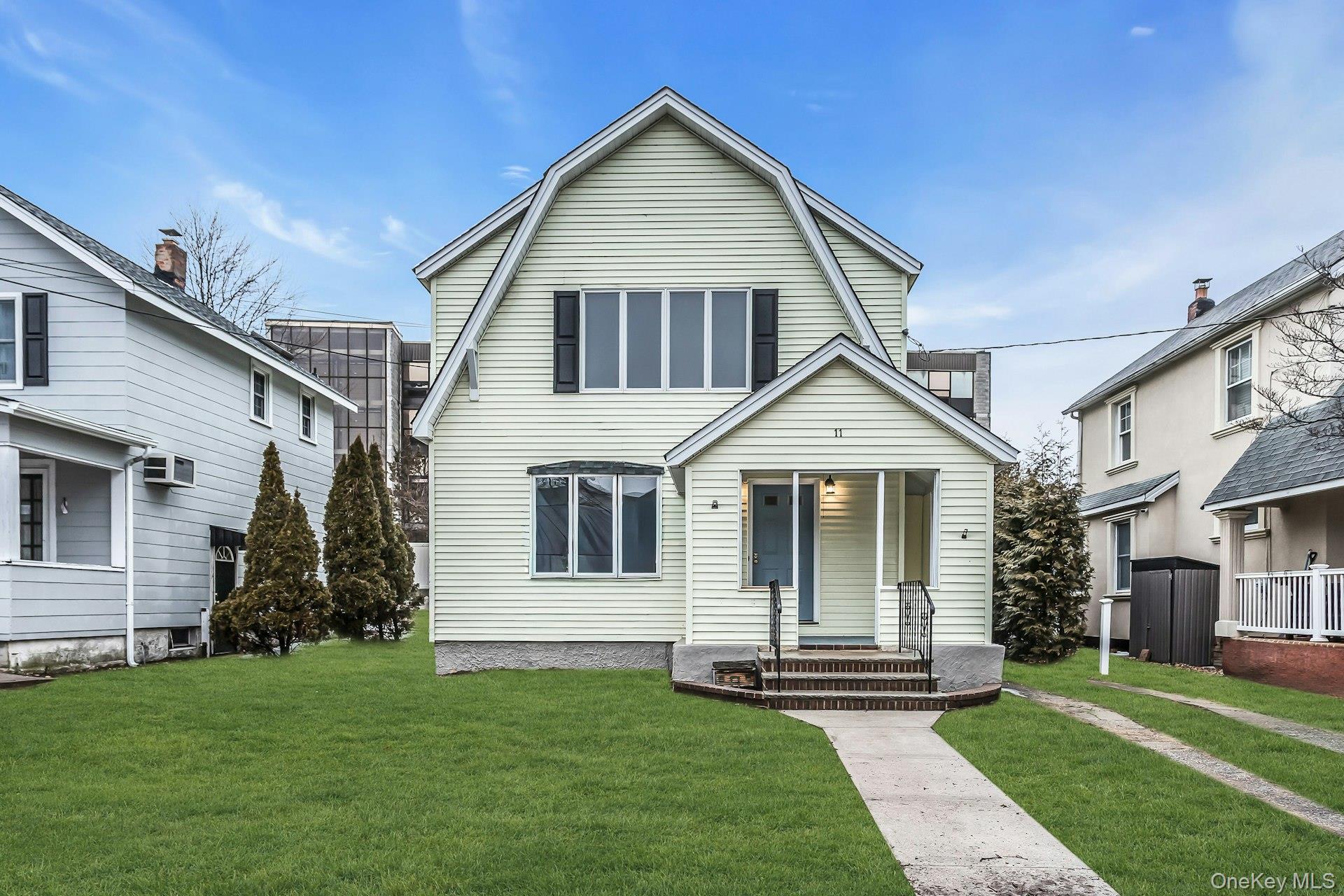 11 Merton Avenue Property Photo 1