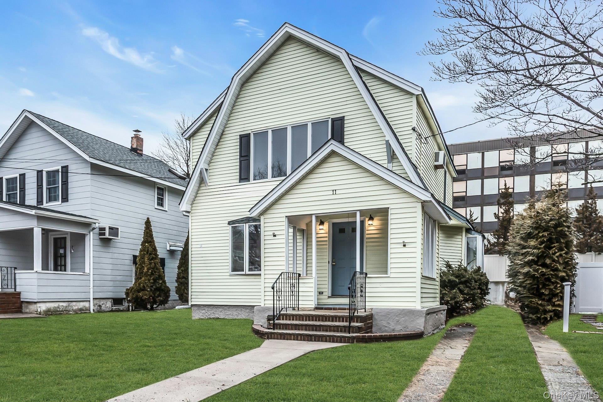 11 Merton Avenue Property Photo 2