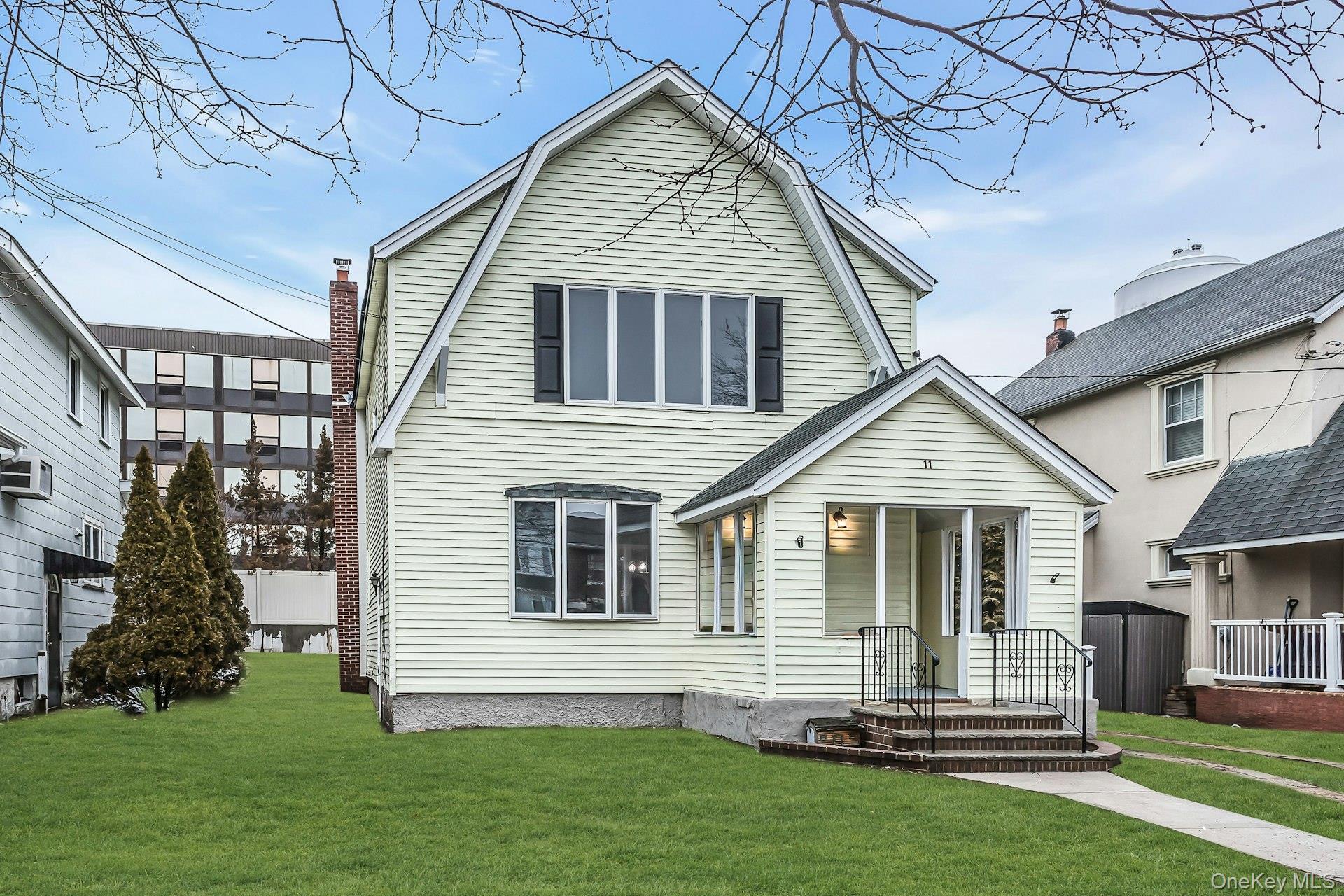 11 Merton Avenue Property Photo 3