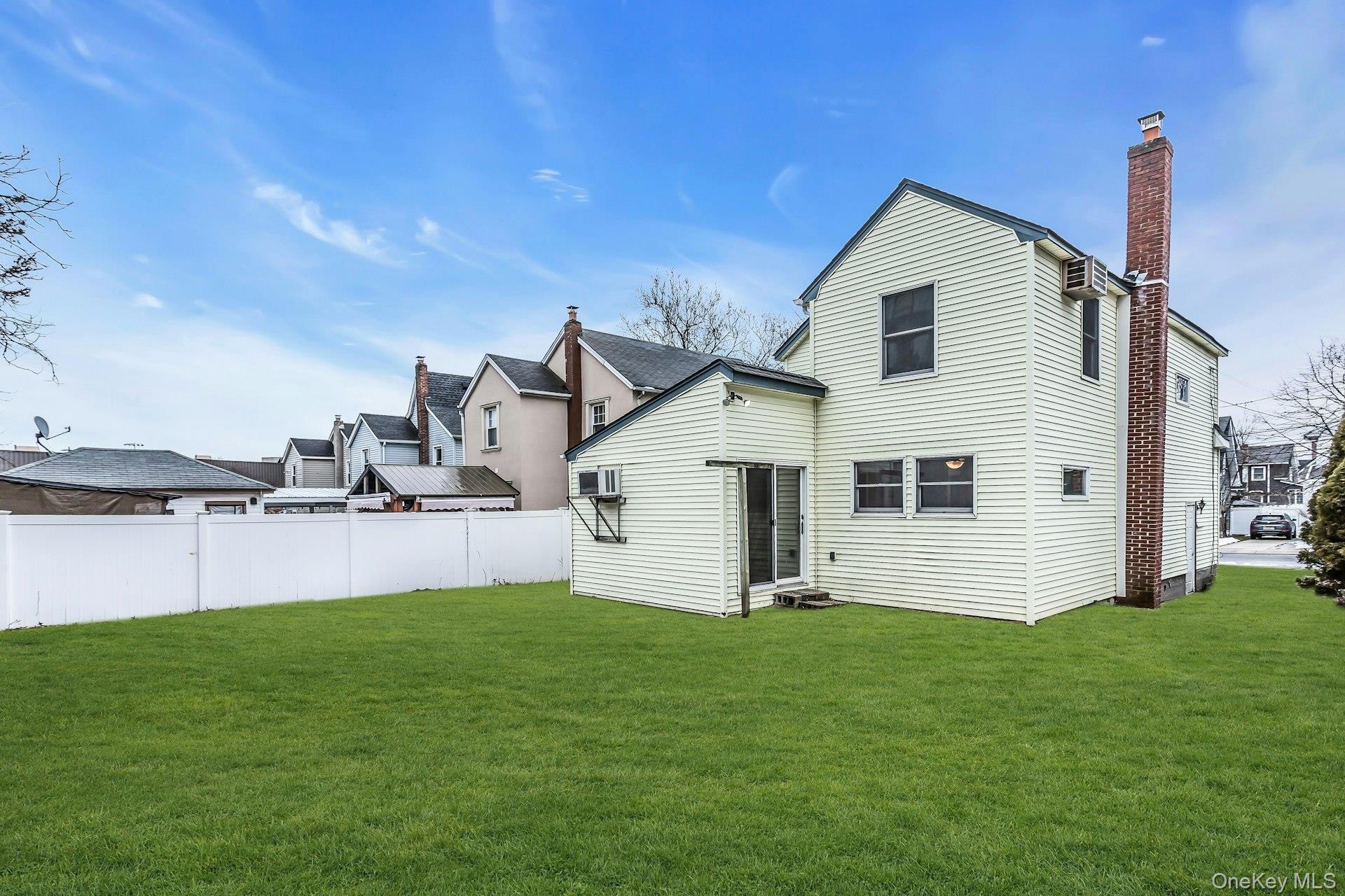 11 Merton Avenue Property Photo 27
