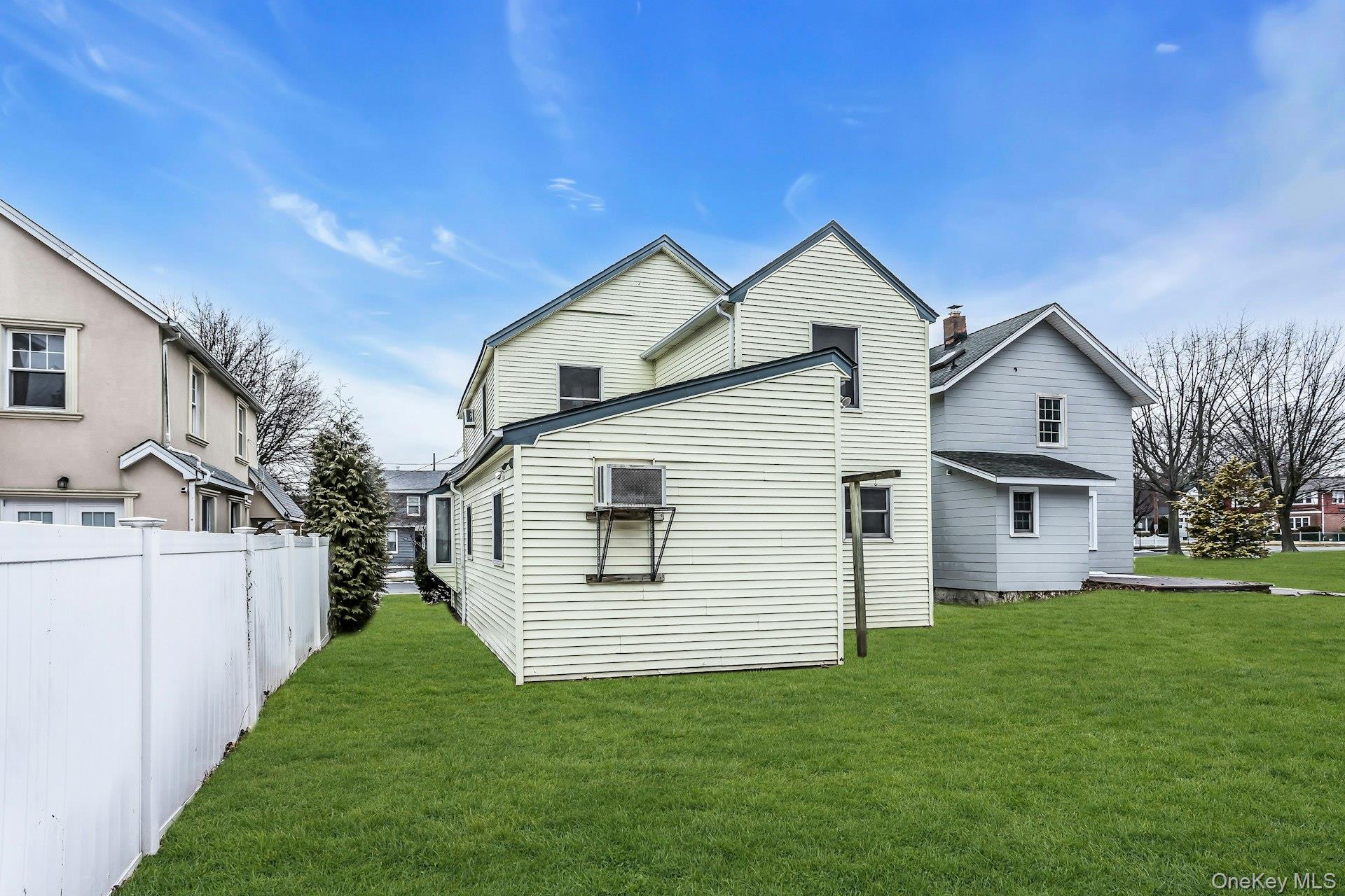 11 Merton Avenue Property Photo 28