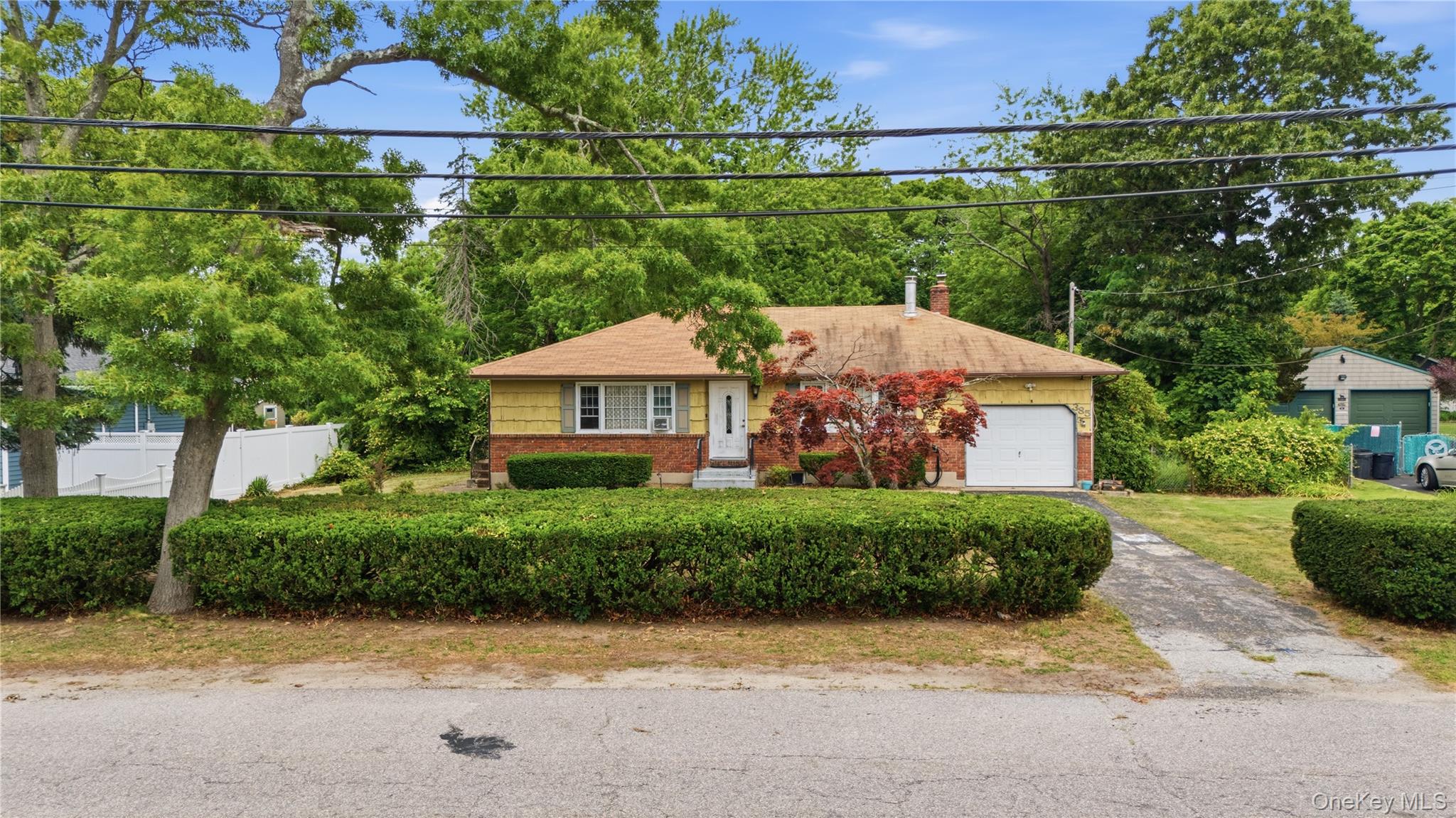 385 Manhattan Boulevard Property Photo 1