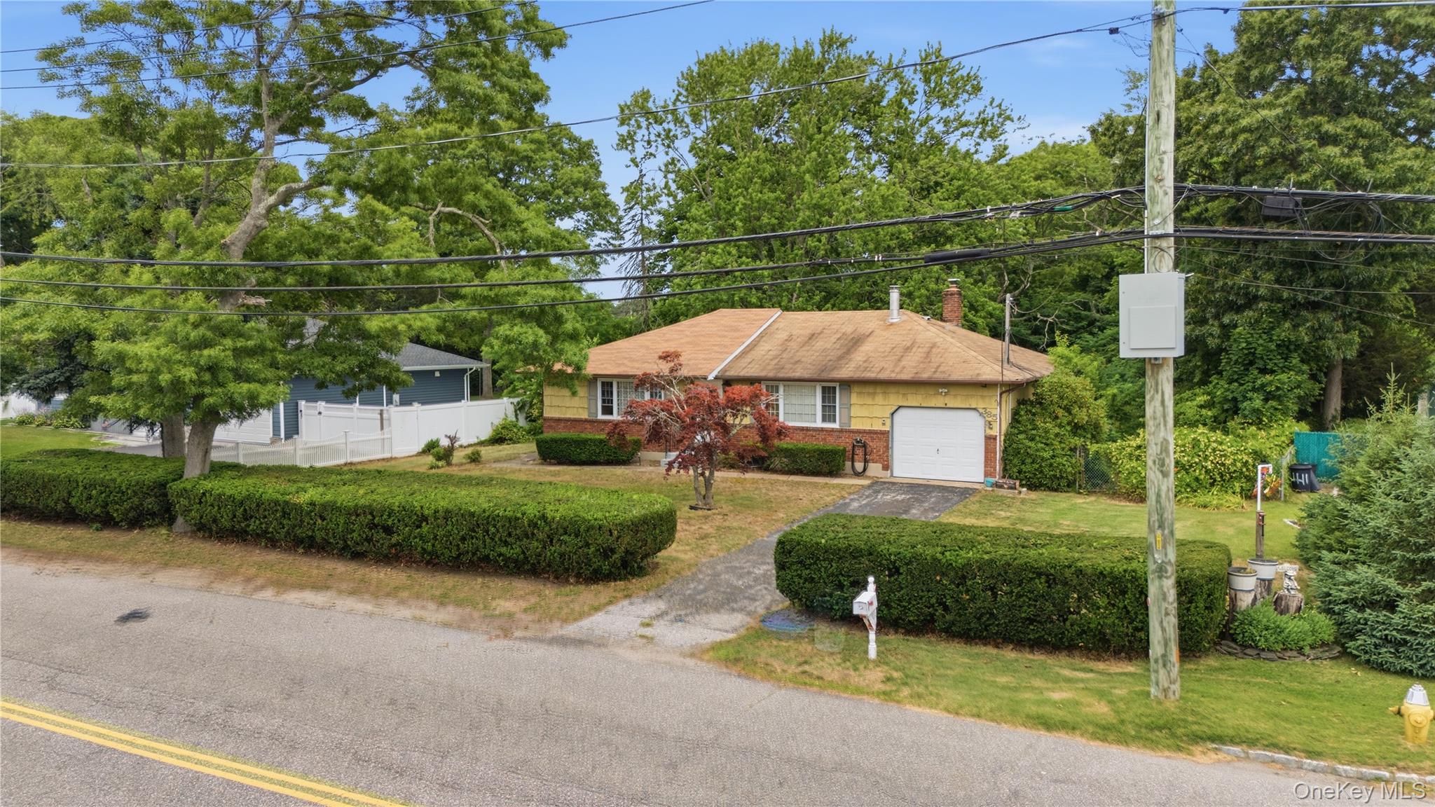 385 Manhattan Boulevard Property Photo 2