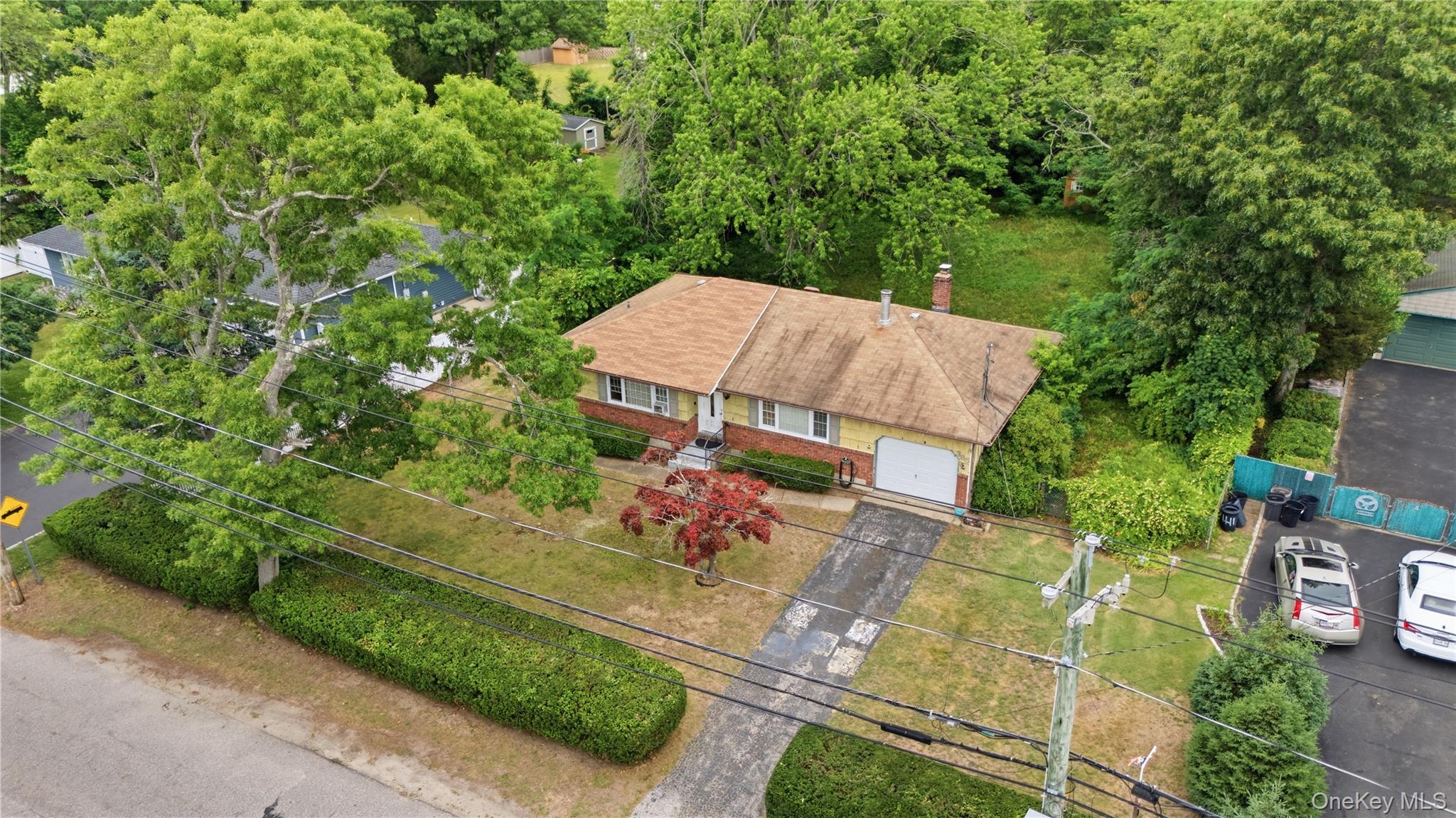 385 Manhattan Boulevard Property Photo 6