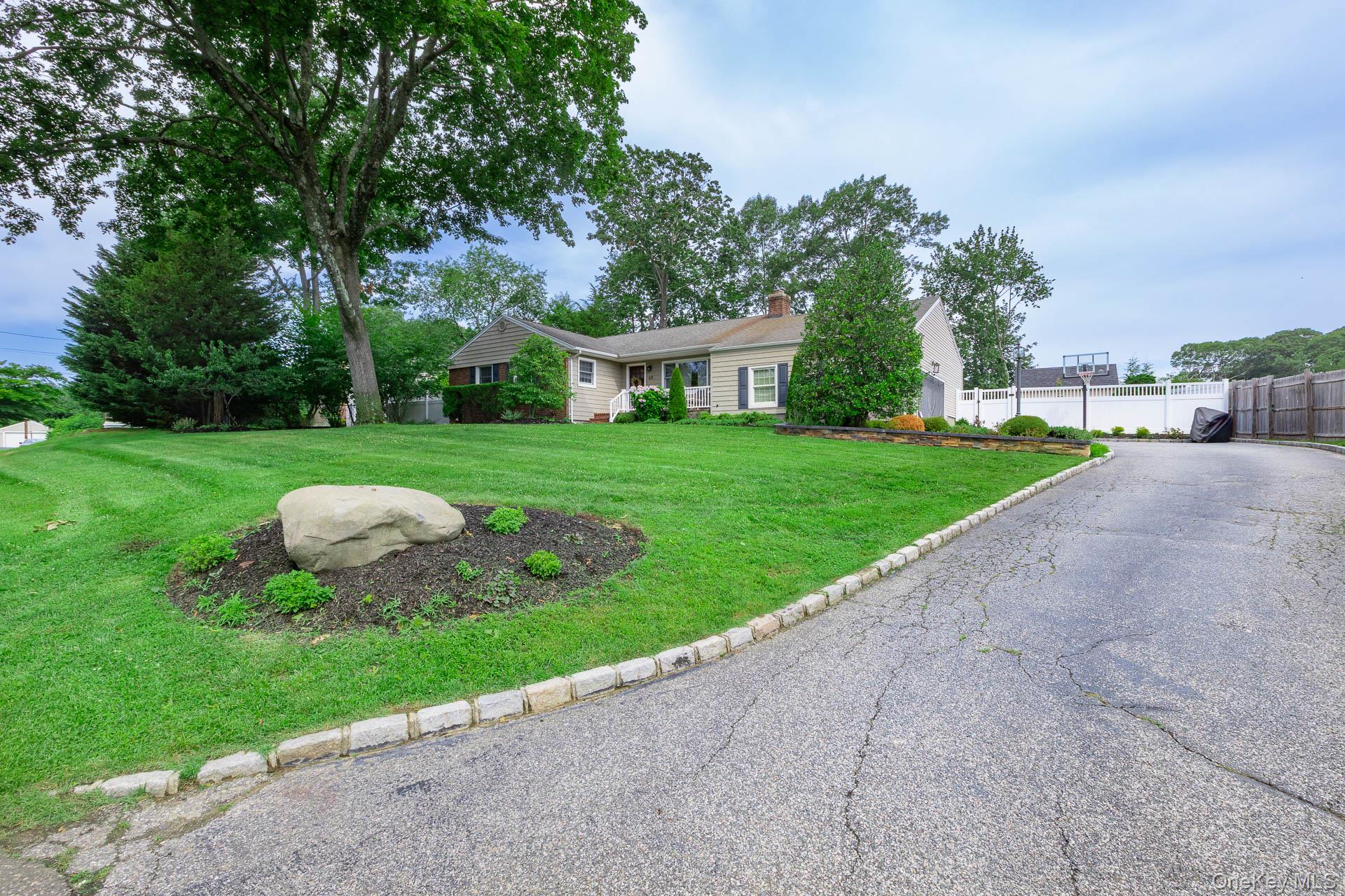 48 William Penn Drive Property Photo 2