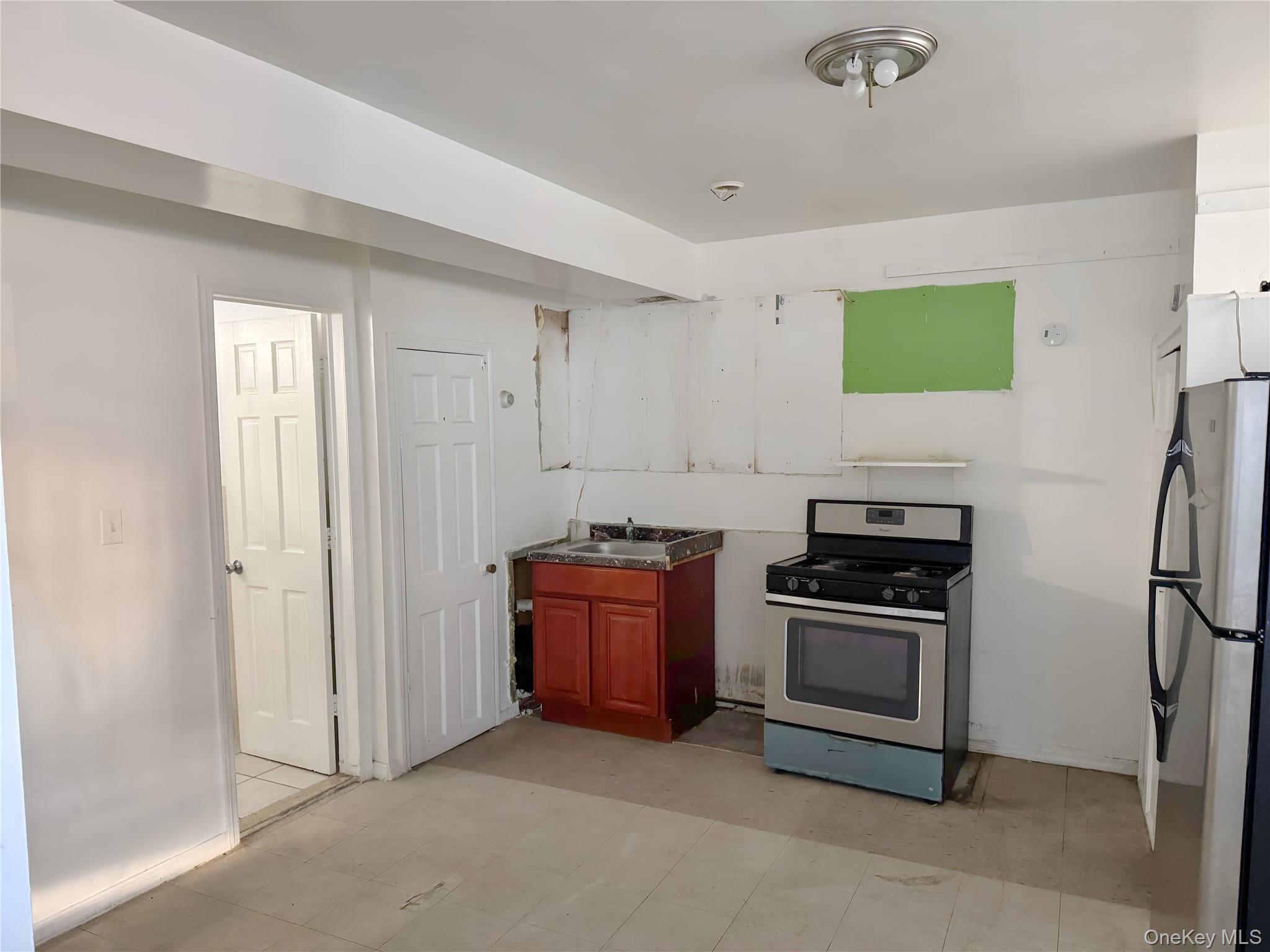 158-12 85th Avenue Property Photo 6