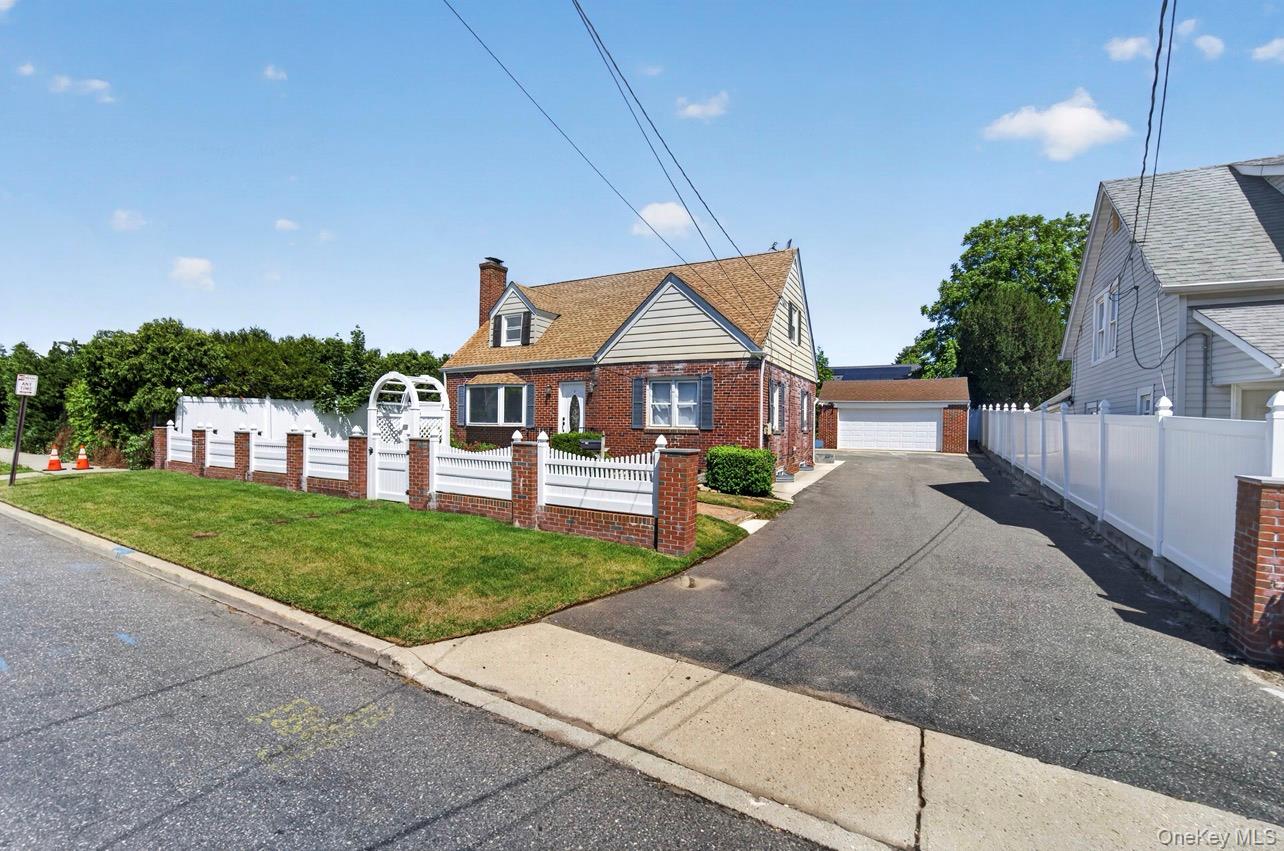 5 E 4th Street Property Photo 2