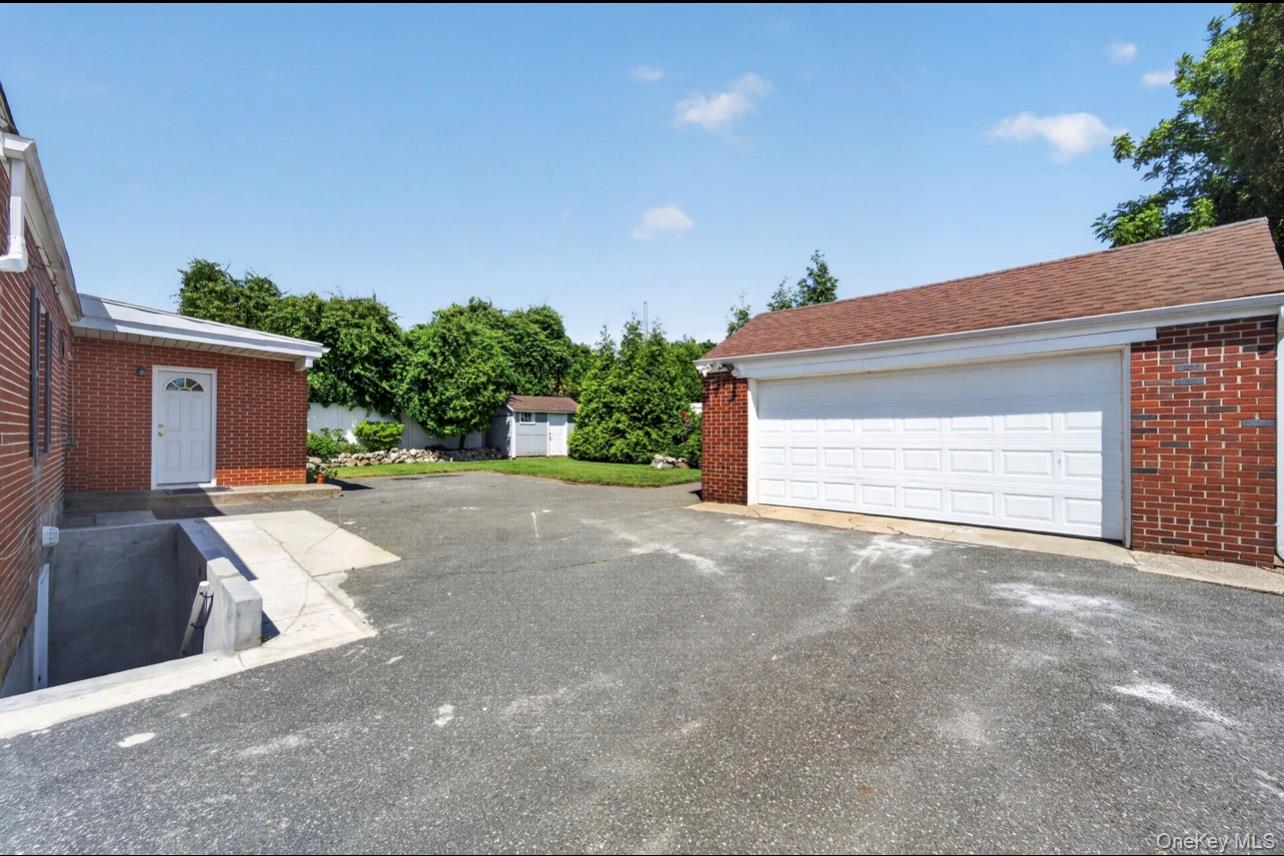 5 E 4th Street Property Photo 6