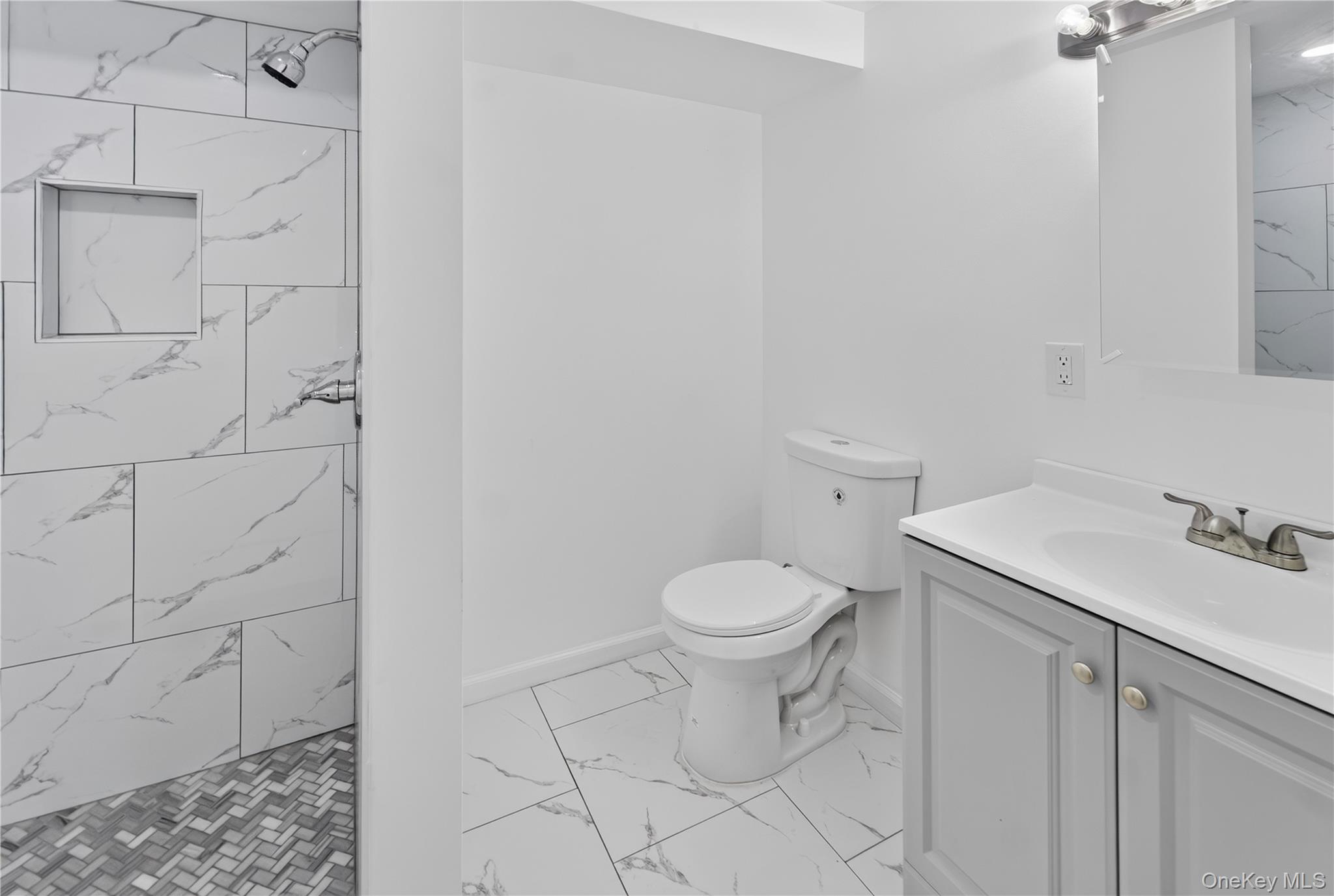 5 E 4th Street Property Photo 35