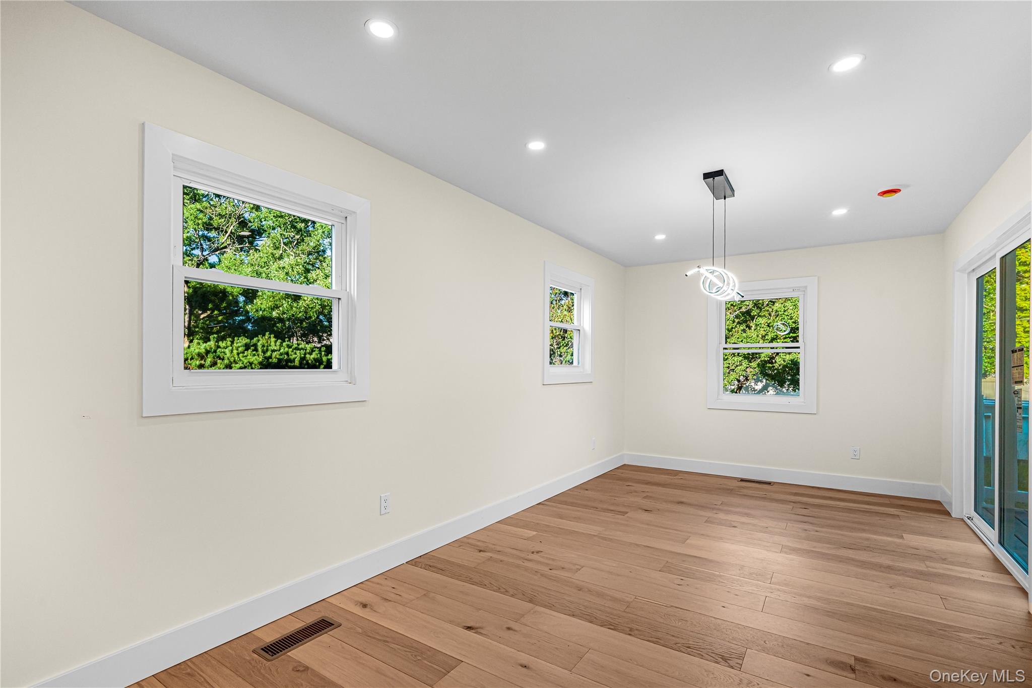 737 Flowerdale Drive Property Photo 6