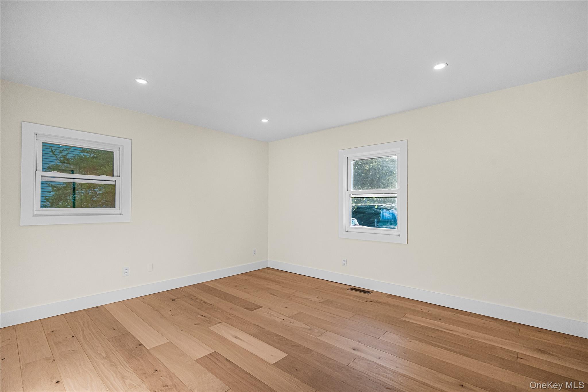 737 Flowerdale Drive Property Photo 7