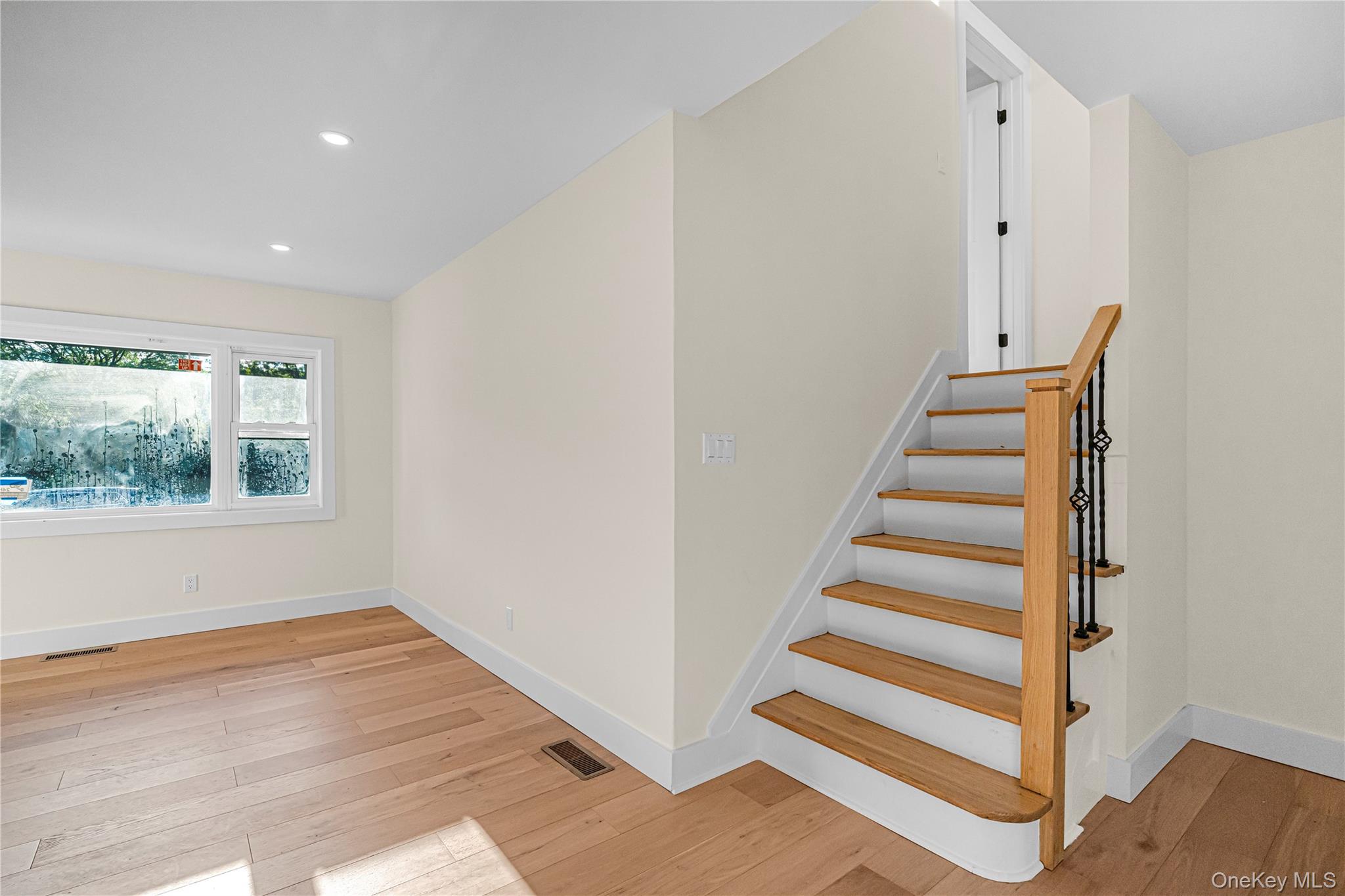 737 Flowerdale Drive Property Photo 10