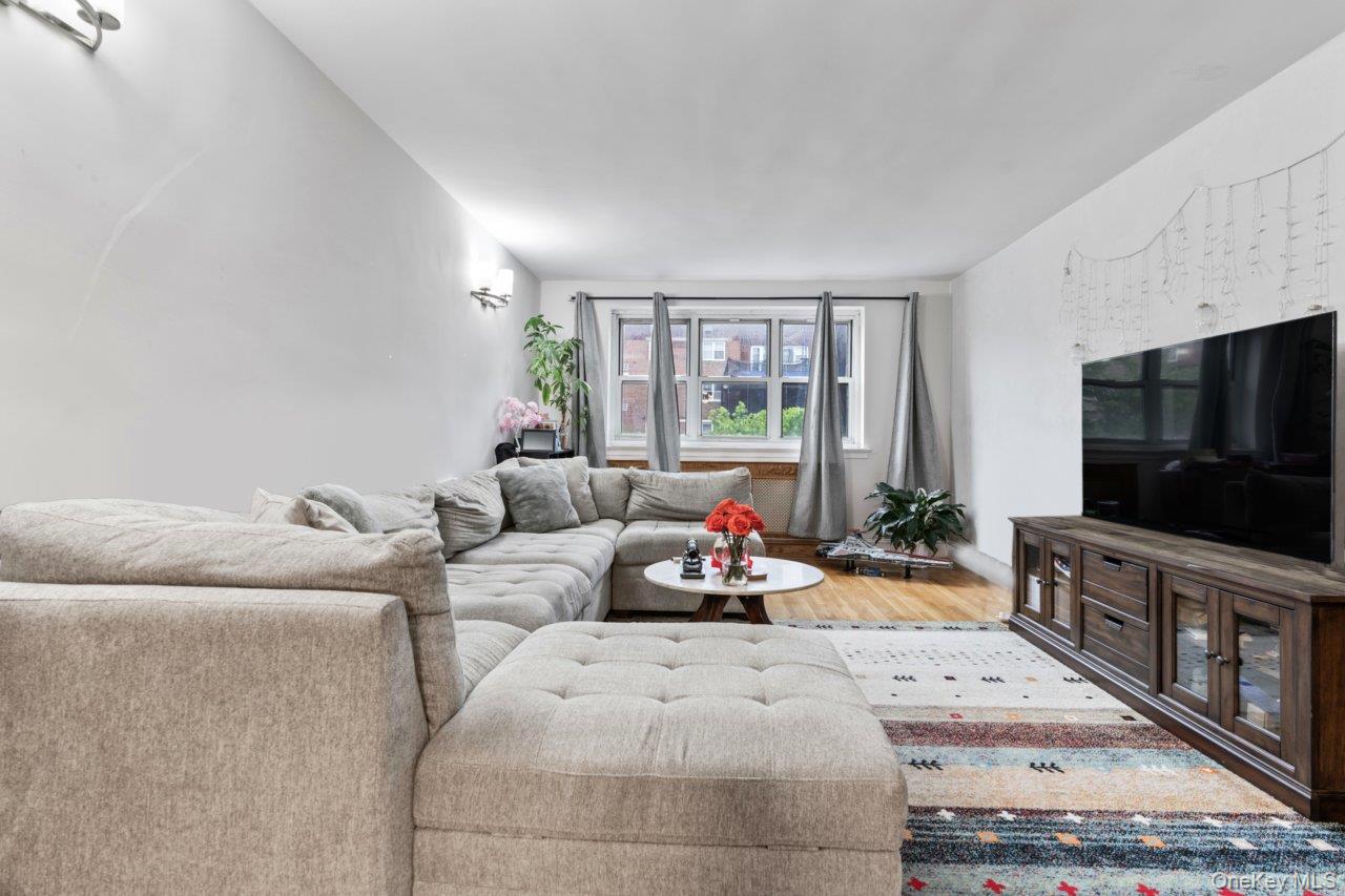 88-12 151 Avenue 4b Property Photo 6
