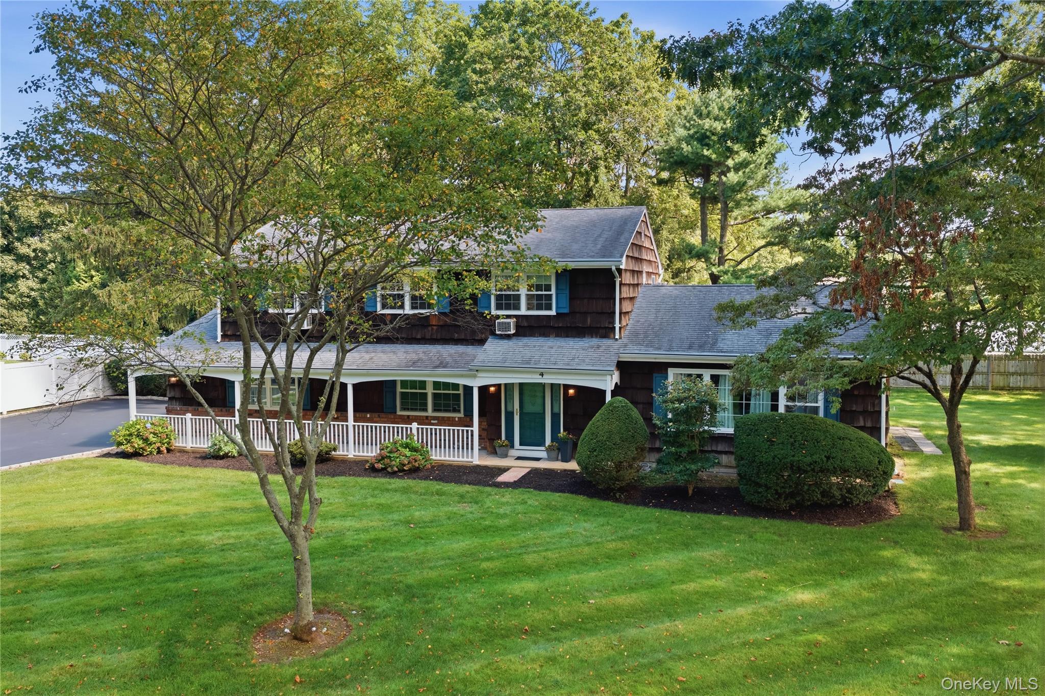 4 Farmington Court Property Photo 1