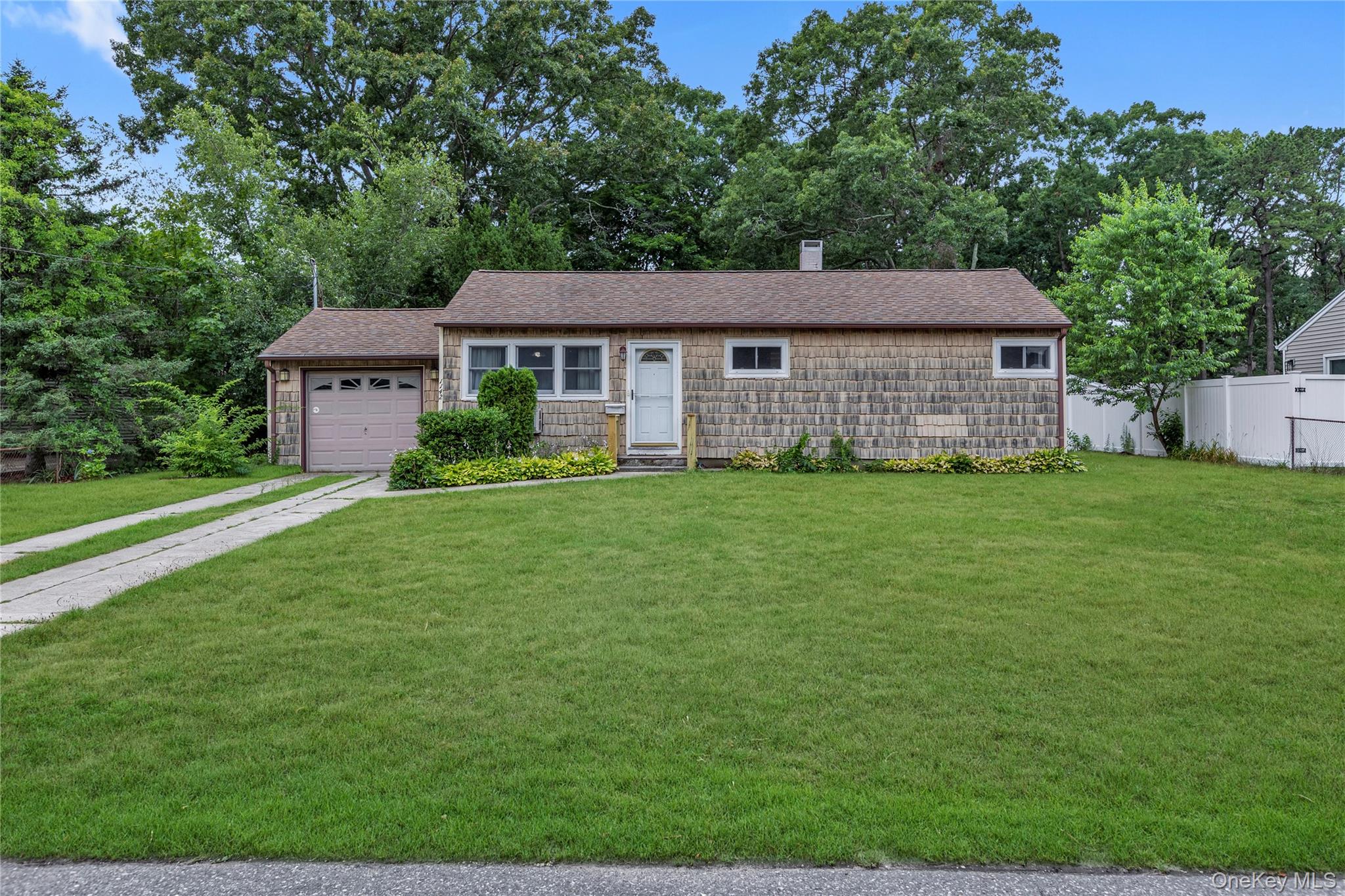 1142 Bay Shore Avenue Property Photo 1