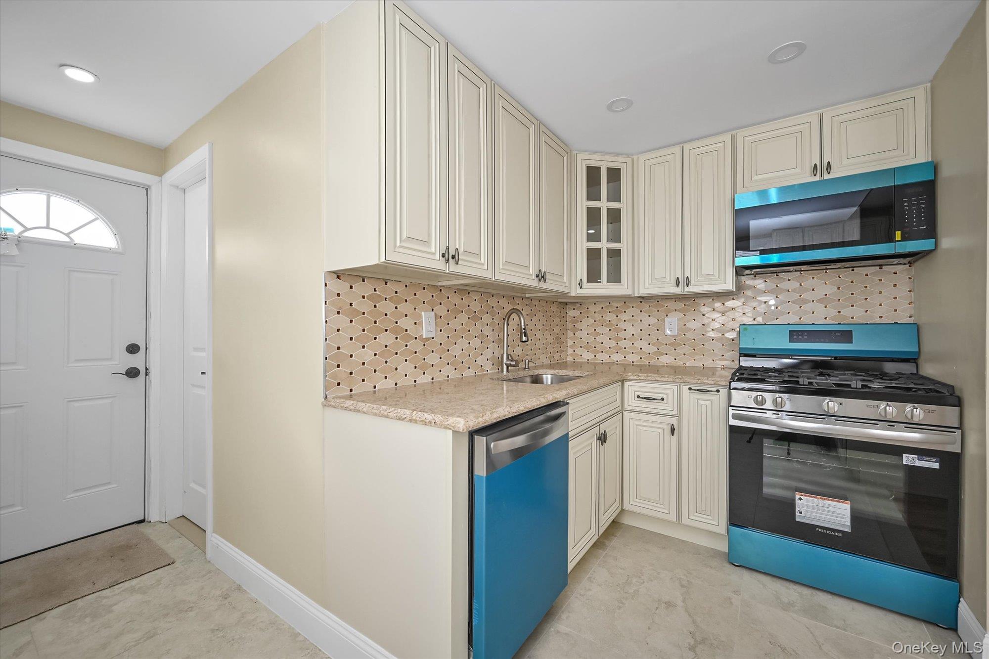 5216 M Avenue Property Photo 7