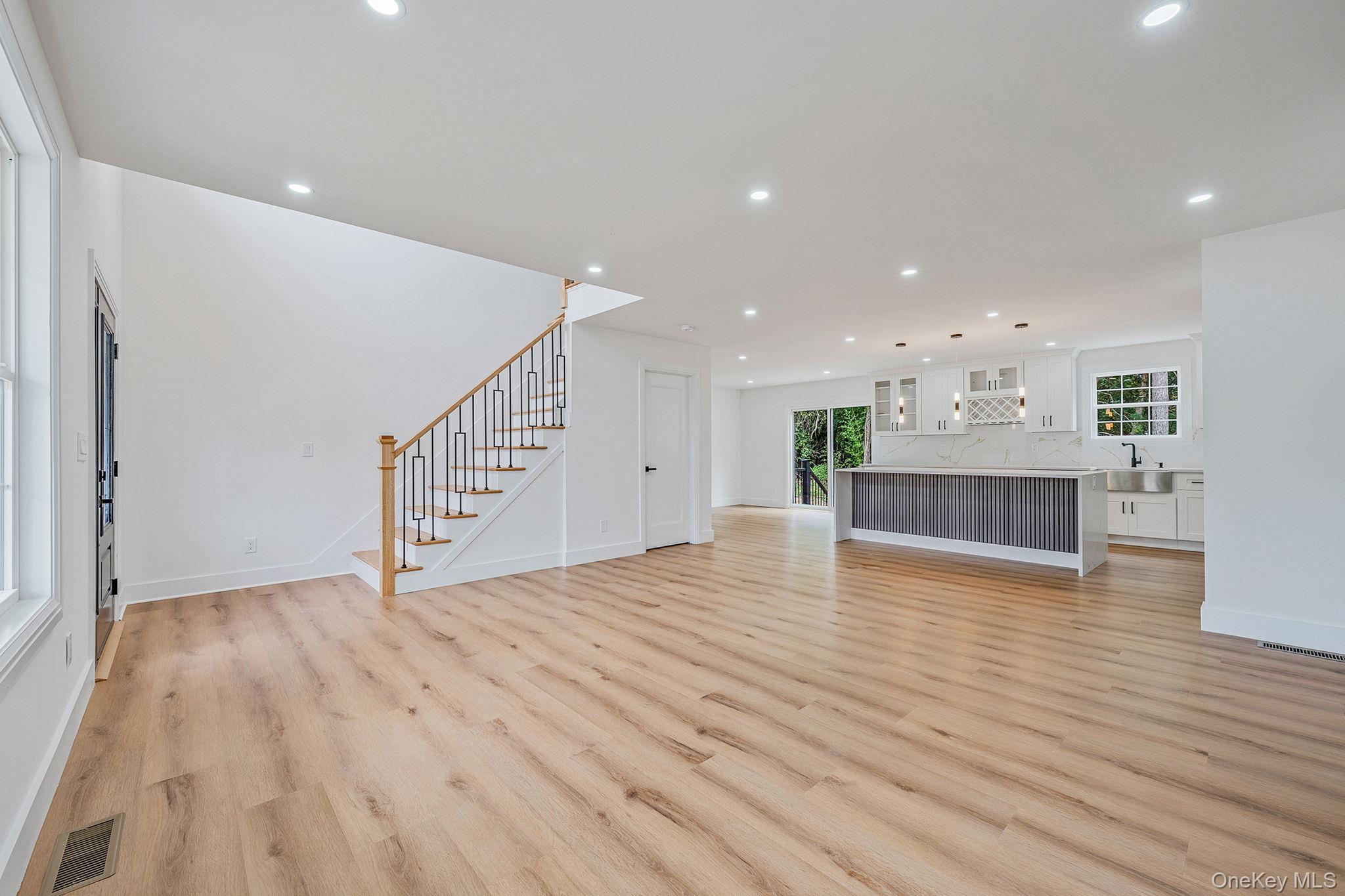 65 Superior Street Property Photo 5