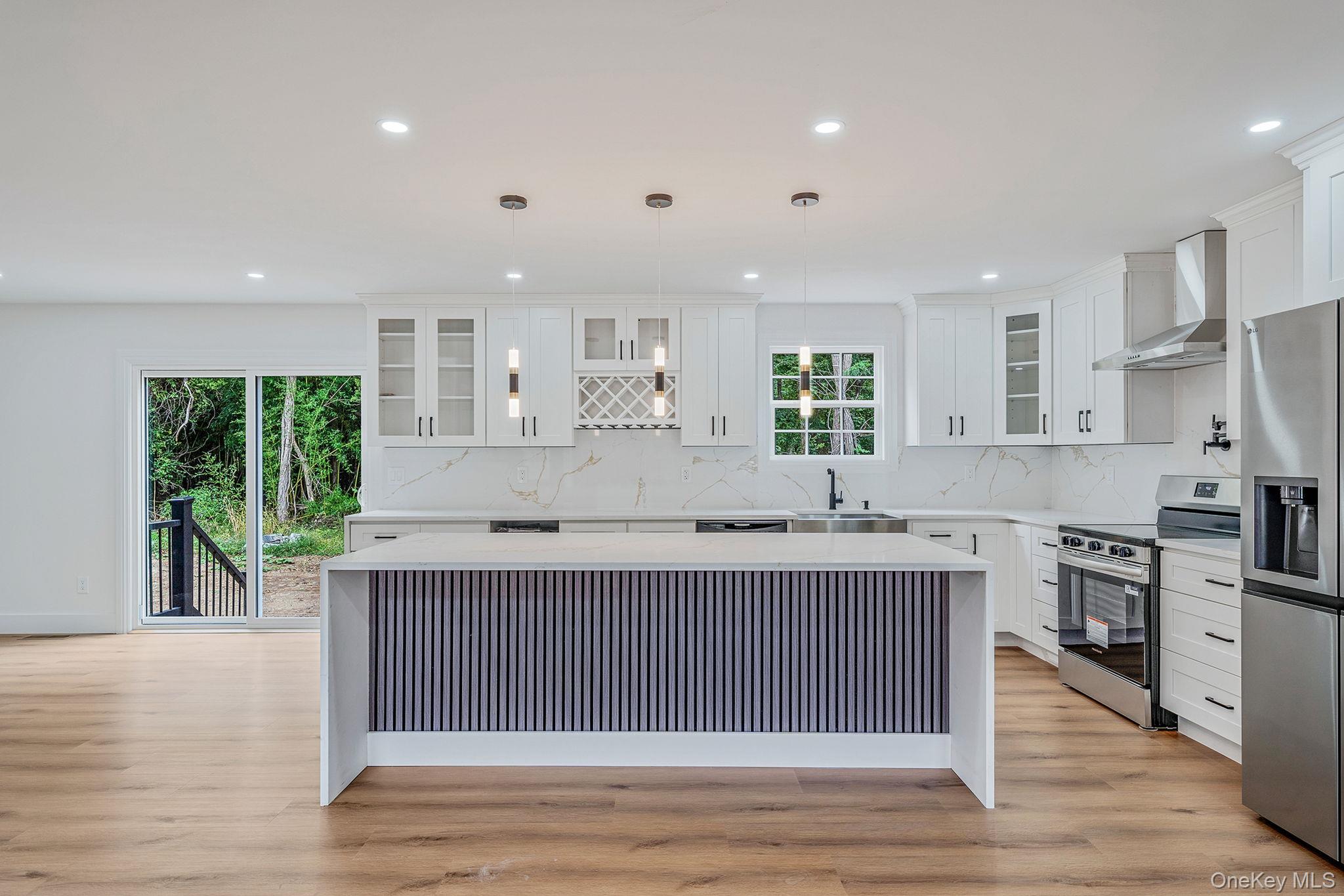 65 Superior Street Property Photo 8