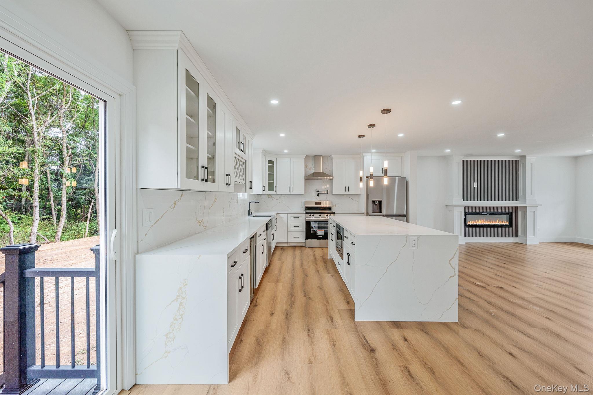 65 Superior Street Property Photo 10