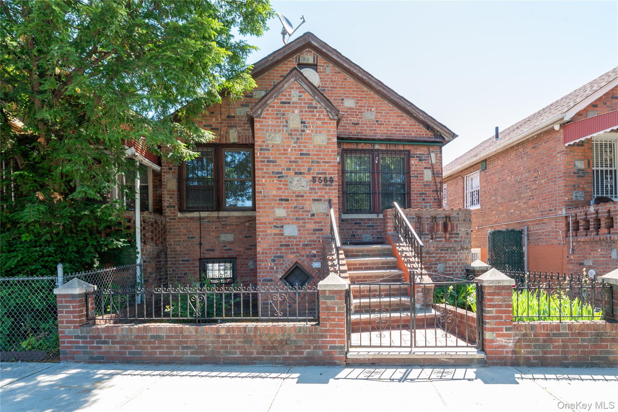 5569 Kings Highway Property Photo 1