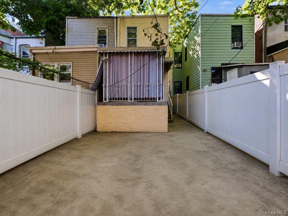 1328 Teller Avenue Property Photo 4