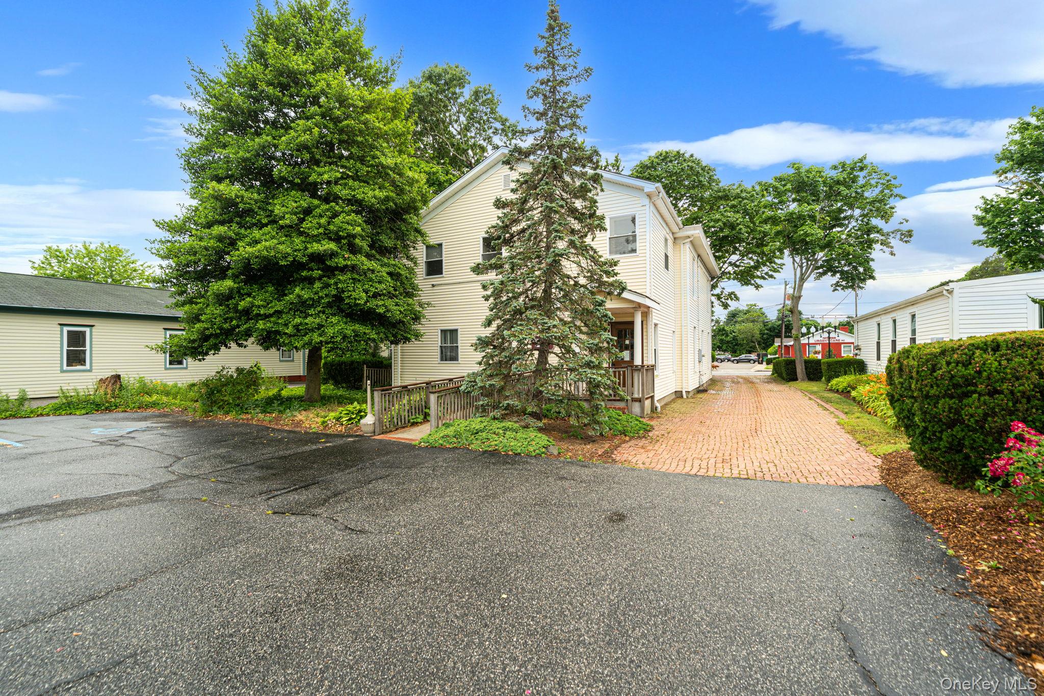 147 N Ocean Avenue Property Photo 4