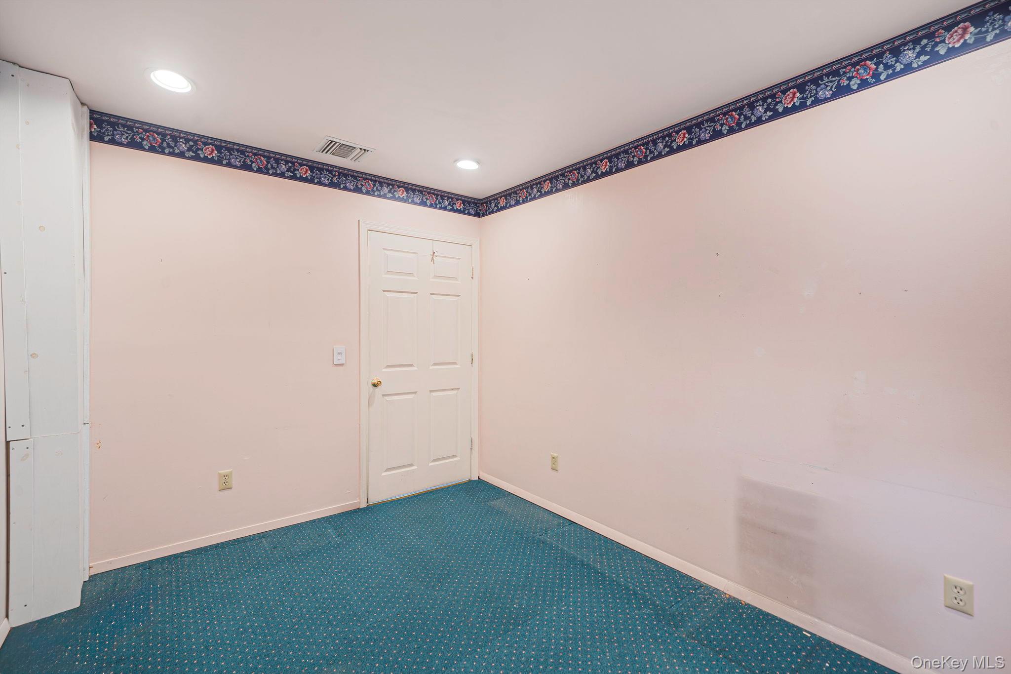147 N Ocean Avenue Property Photo 23