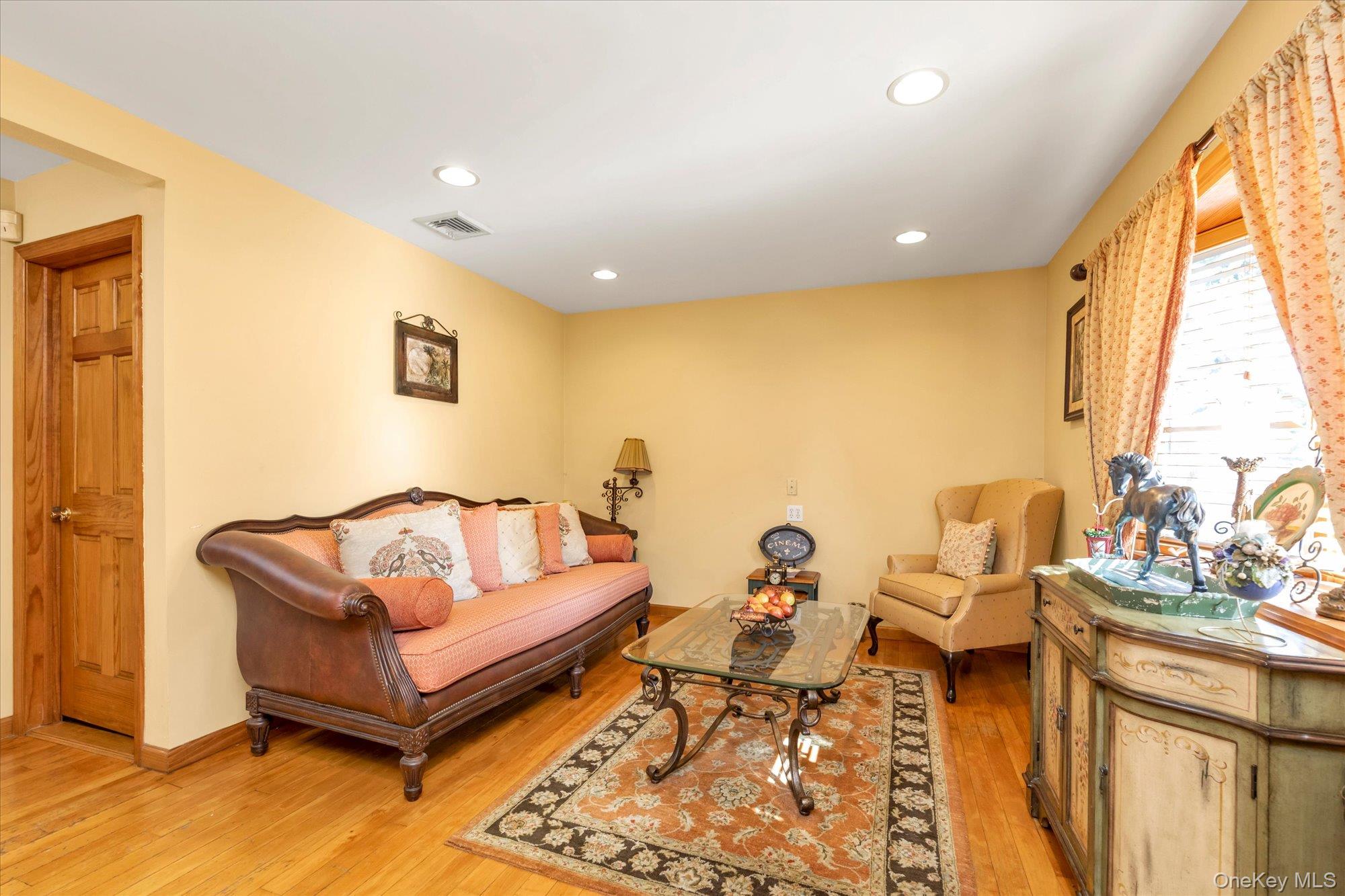 2 East Court Property Photo 4